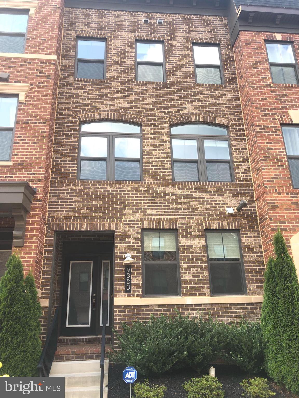 METRO ROW - Residential Lease