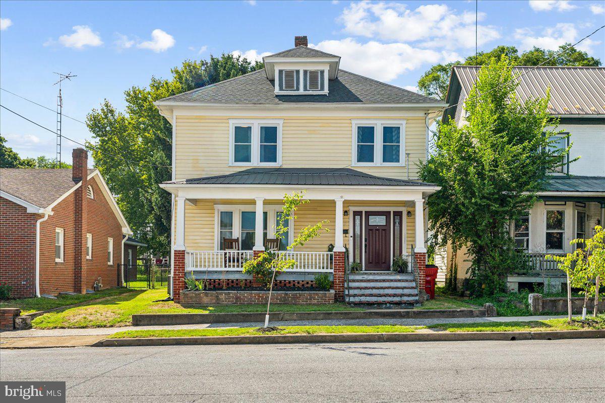 Welcome to this charming home, perfectly situated within walking distance to a variety of amenities. This adorable residence has been thoughtfully updated in all the right places, ensuring a blend of modern comfort and timeless charm.
Step inside to find fresh new paint and stunning real hardwood floors throughout. The home boasts spacious rooms with unique curved and arched doorways, adding a touch of elegance and character. The separate laundry room provides convenience and additional storage space.
Relax and unwind in the classic clawfoot tub, a beautiful centerpiece in the well-appointed bathroom. Outside, the large, shaded, and fully fenced backyard offers a private retreat perfect for gatherings, gardening, or simply enjoying the outdoors. The covered front porch is an inviting space to enjoy your morning coffee or evening breeze.
Additionally, there is a one-car detached garage accessible from the back alleyway, providing both parking and extra storage options.
With its prime location, delightful features, and ample living space, this home is a true gem waiting for its next owner. Don’t miss the opportunity to make it yours! Professional pics coming this week!