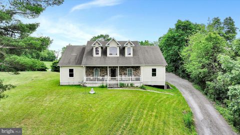 Photo of 820 Heck Hill Road, LEWISBERRY, PA 17339 (MLS # PAYK2105290)