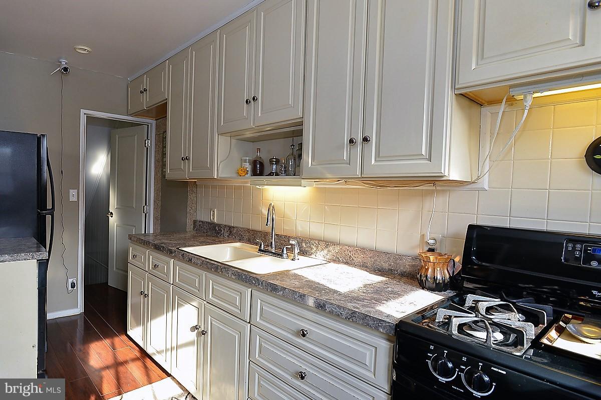 GUILFORD MANOR - Residential