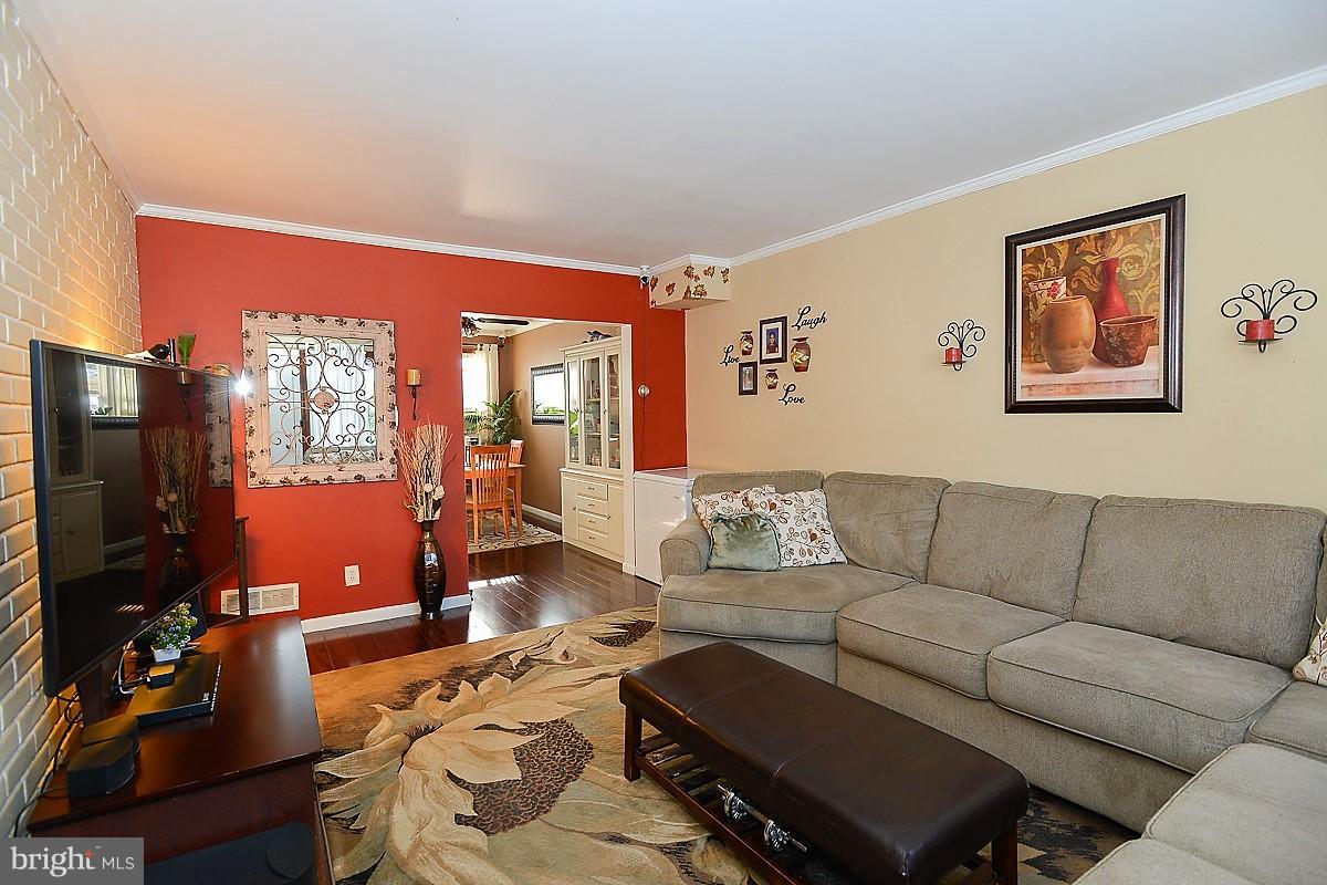 GUILFORD MANOR - Residential