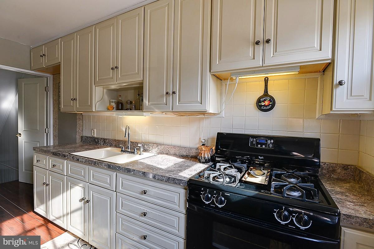 GUILFORD MANOR - Residential