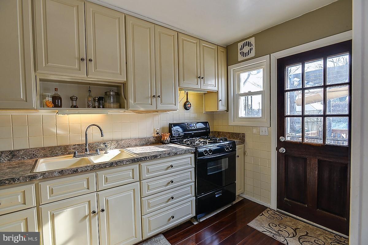 GUILFORD MANOR - Residential