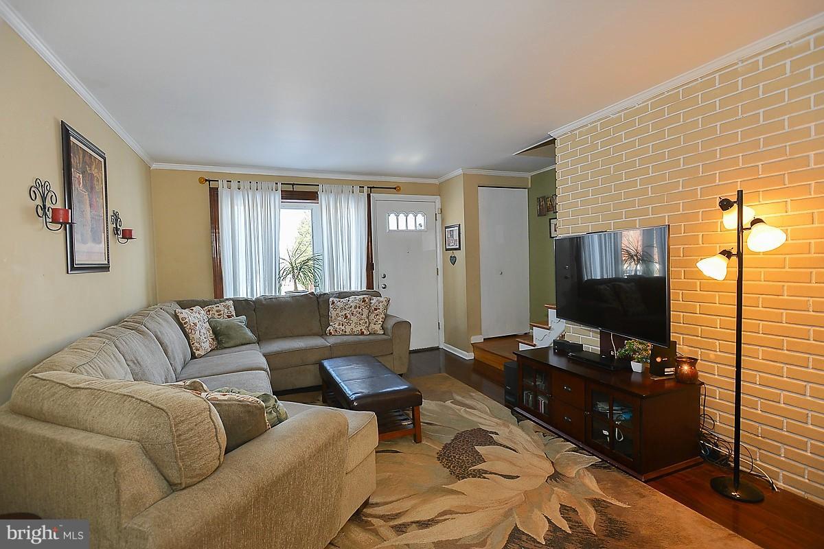 GUILFORD MANOR - Residential