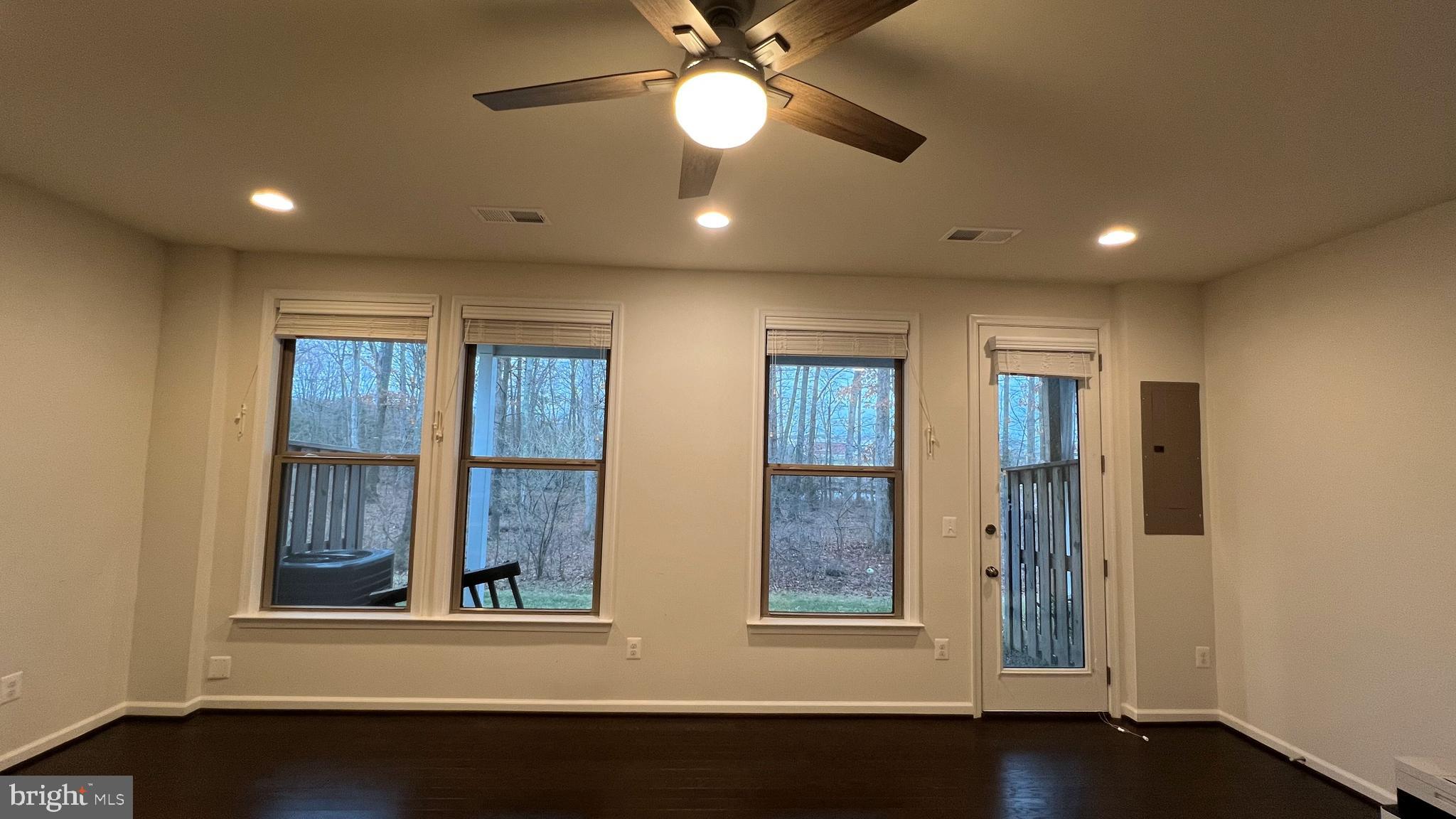 GLASCOCK FIELD AT STONE RIDGE - Residential Lease