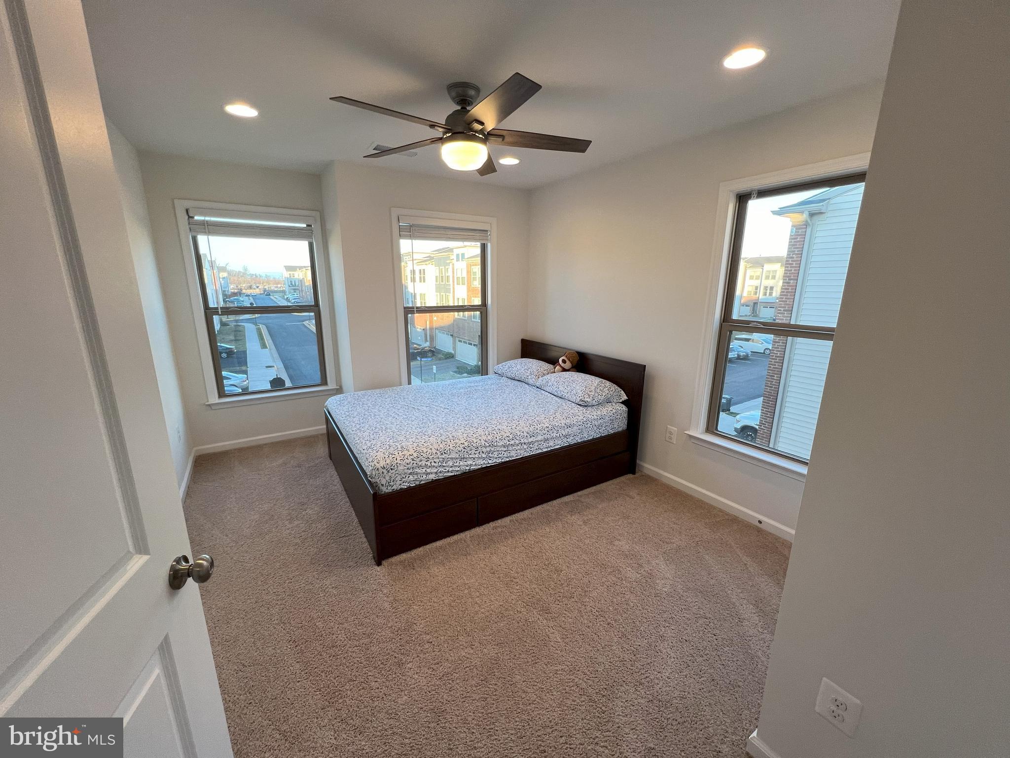 GLASCOCK FIELD AT STONE RIDGE - Residential Lease