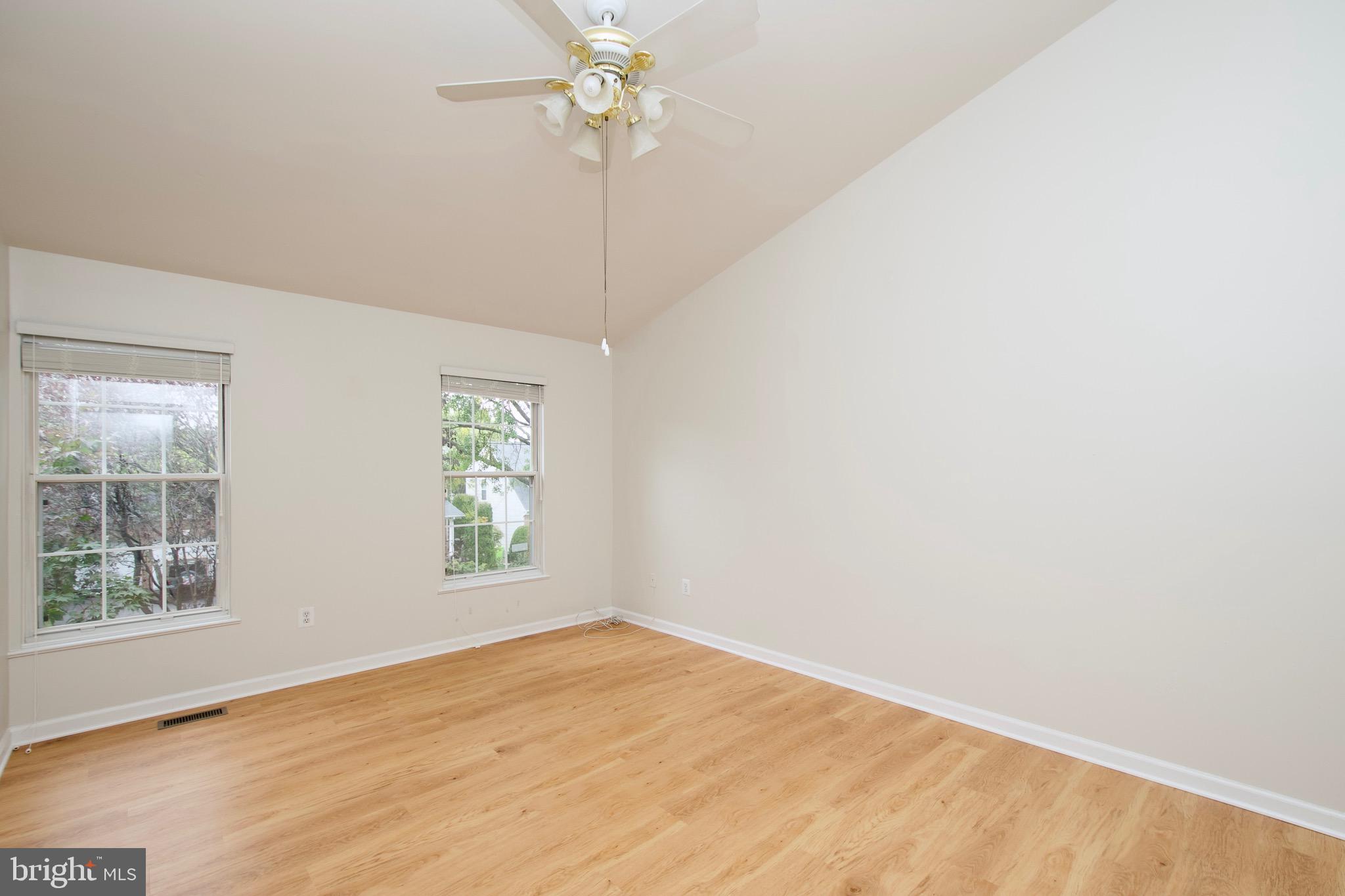 ISLAND CREEK - Residential