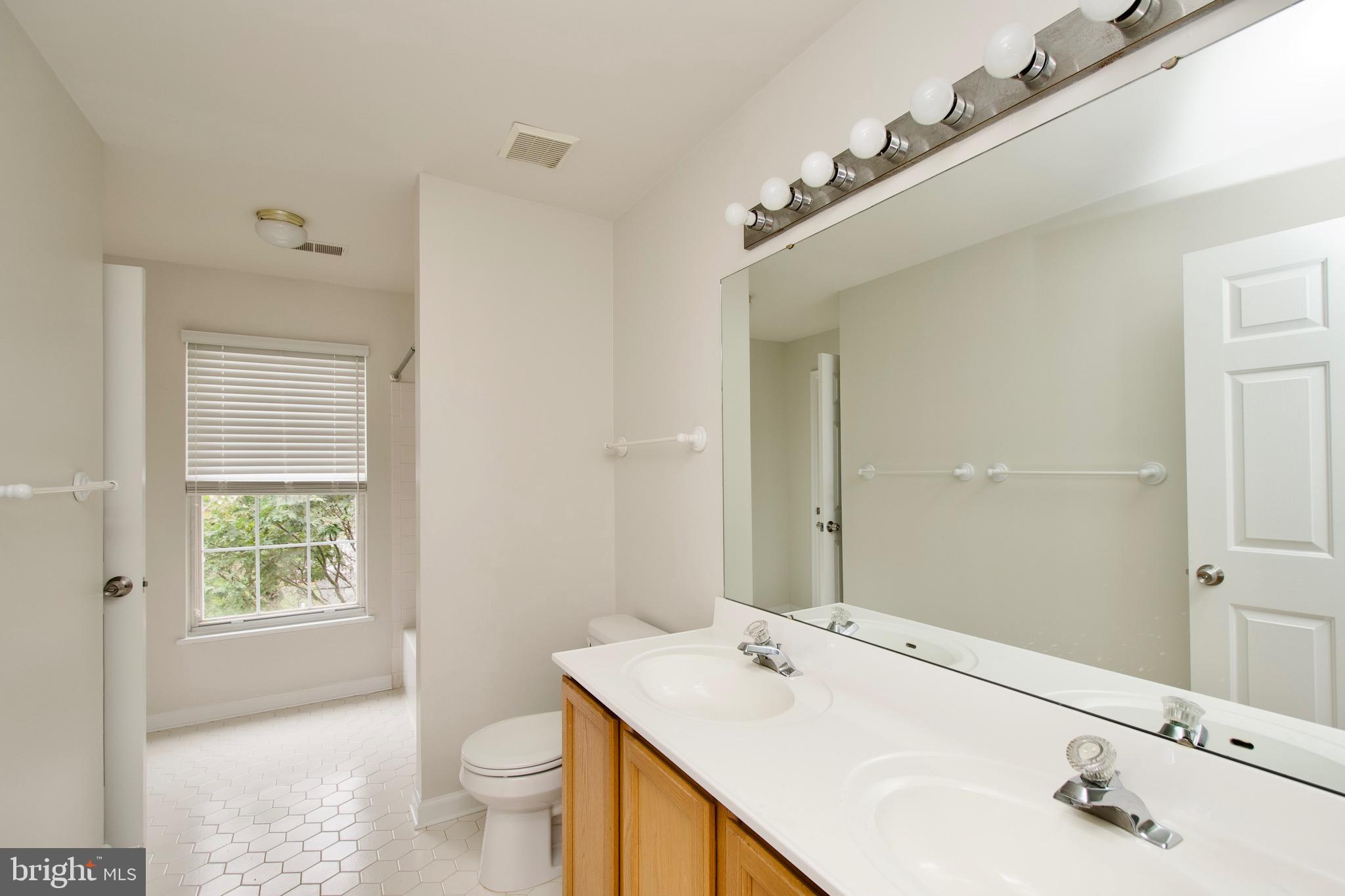 ISLAND CREEK - Residential