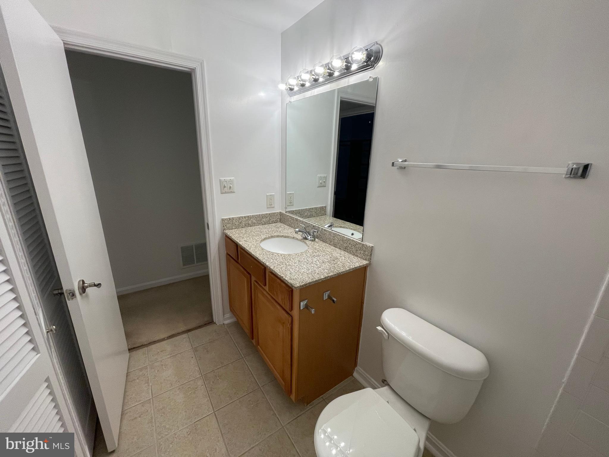 FOUR WINDS AT OAKTON - Residential Lease