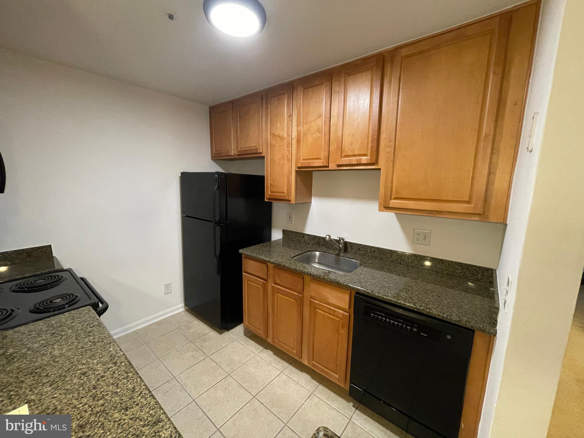 FOUR WINDS AT OAKTON - Residential Lease