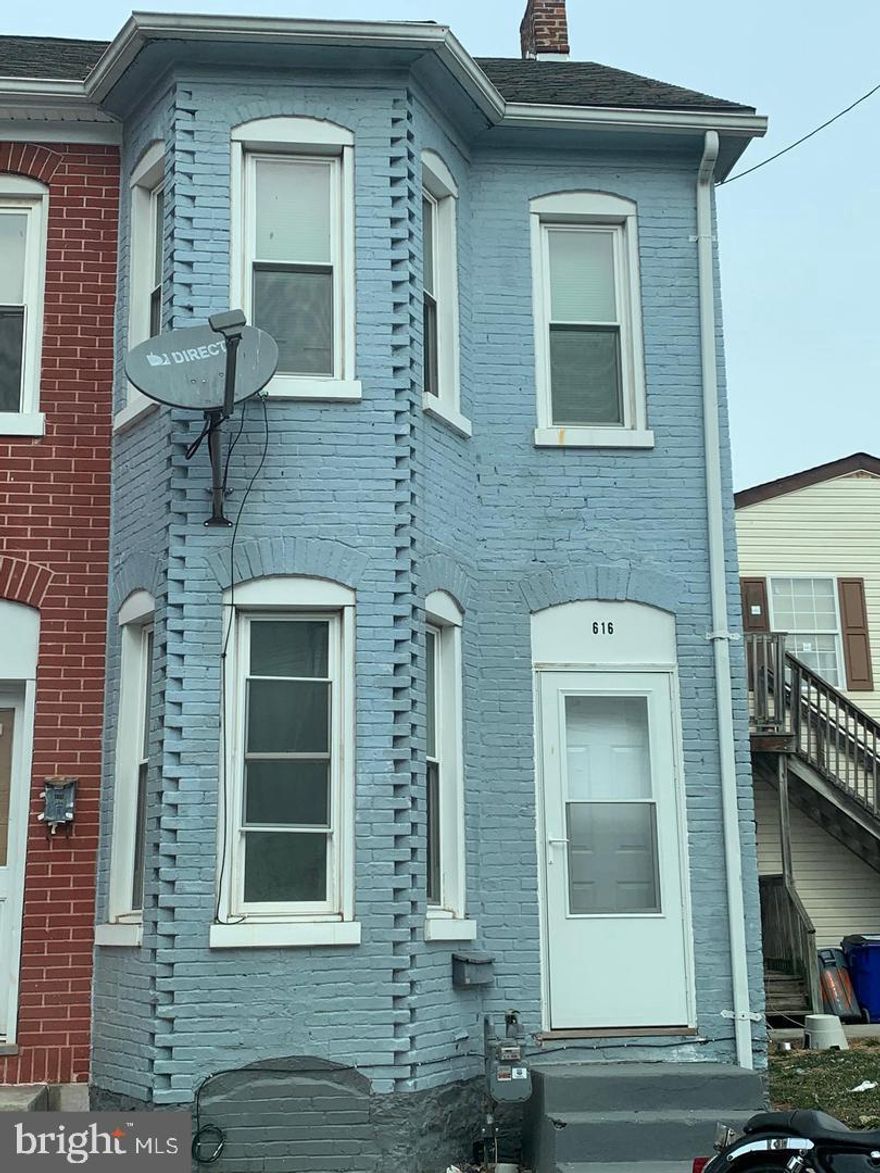 Welcome to your new home! This beautiful and spacious rental features three bedrooms, one bathroom, new floors, fresh paint, a modern kitchen, and stylish bathrooms. If you are looking for a home that exudes warmth and comfort, you have found it. The light-filled rooms and open layout create an airy environment that allows natural light to flood the house. 
The brand-new kitchen makes this space ideal for cooking, dining, hosting, or simply relaxing after a long day. The backyard offers a generous area to enjoy fresh air and sunshine. The home is conveniently located with easy access to all major highways. Additionally, the immaculate property features new appliances. 
Please note that pets and smoking are not allowed. We are excited to assist you in getting moved in! The application process is simple and convenient—just complete your online application through RentSpree.