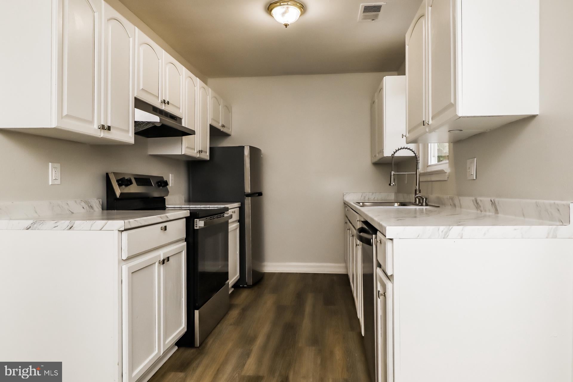 1227 THOMAS JEFFERSON PLACE