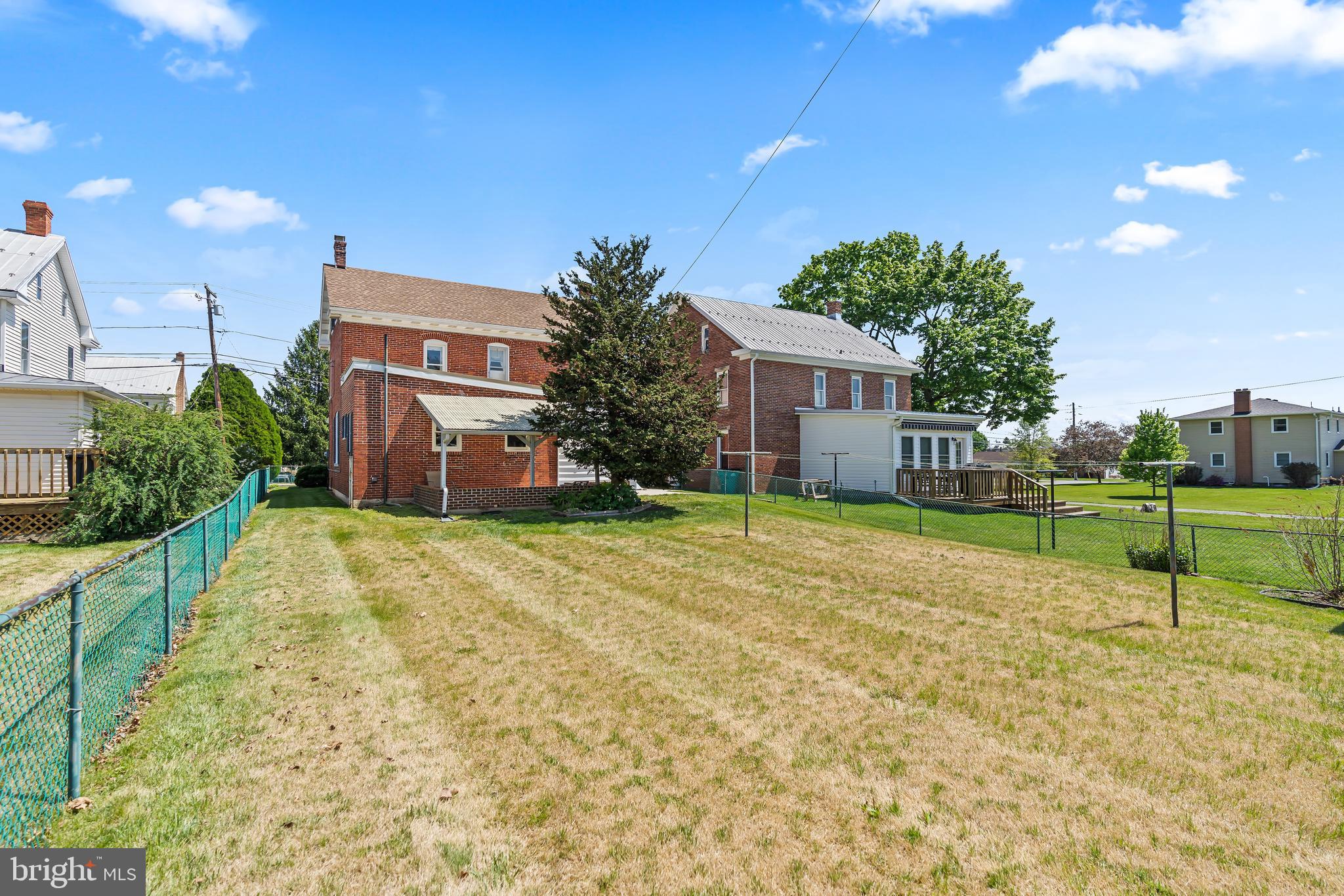 MAUGANSVILLE - Residential