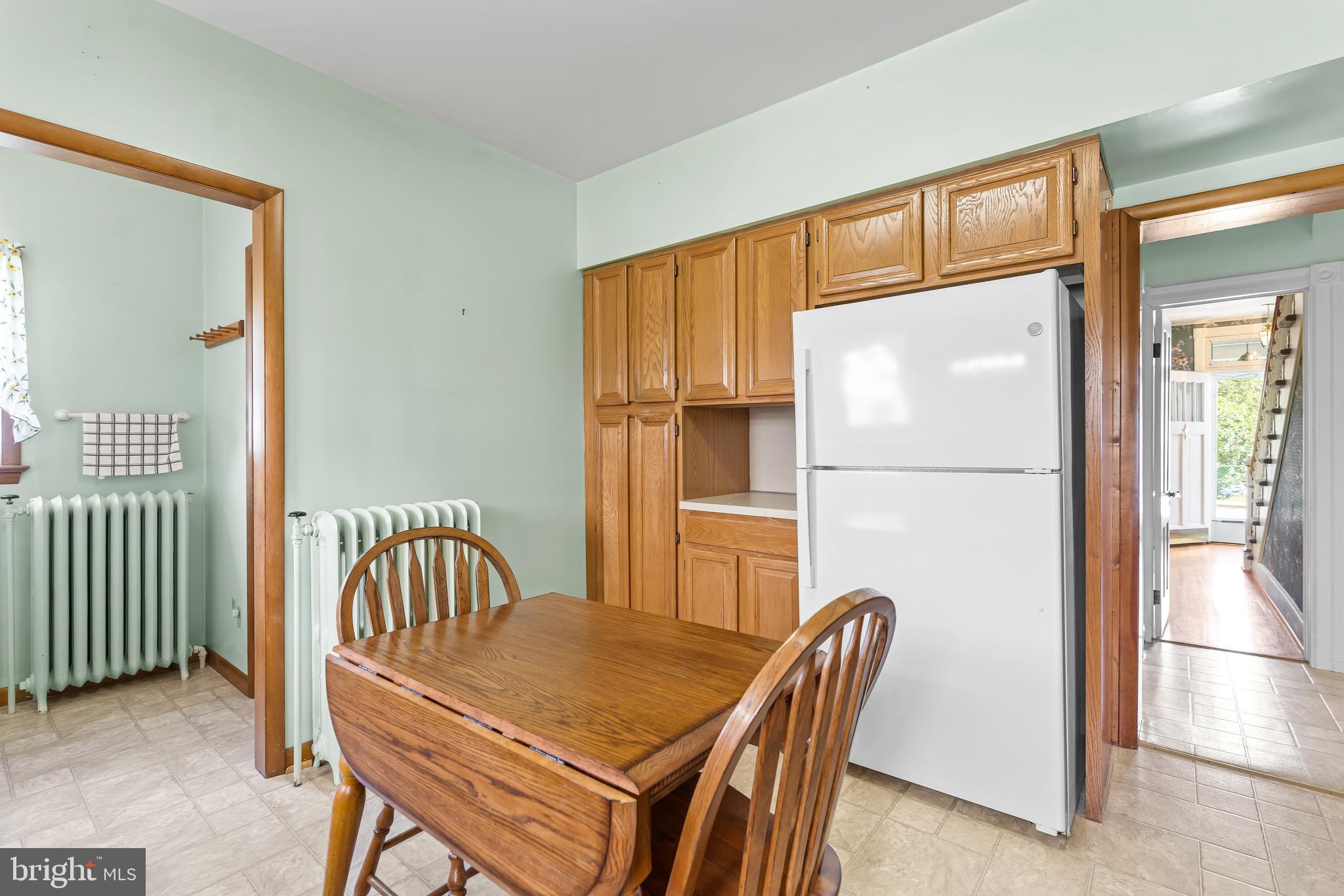 MAUGANSVILLE - Residential