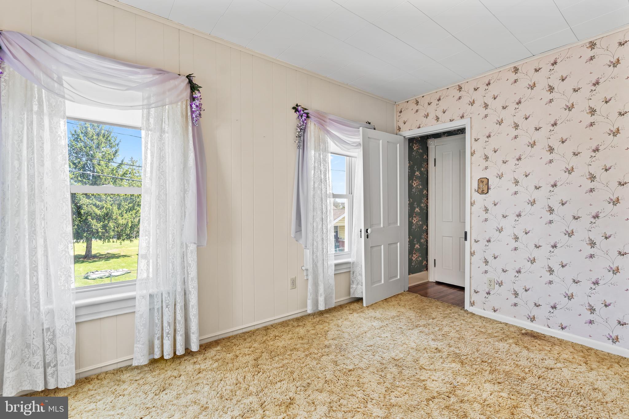 MAUGANSVILLE - Residential