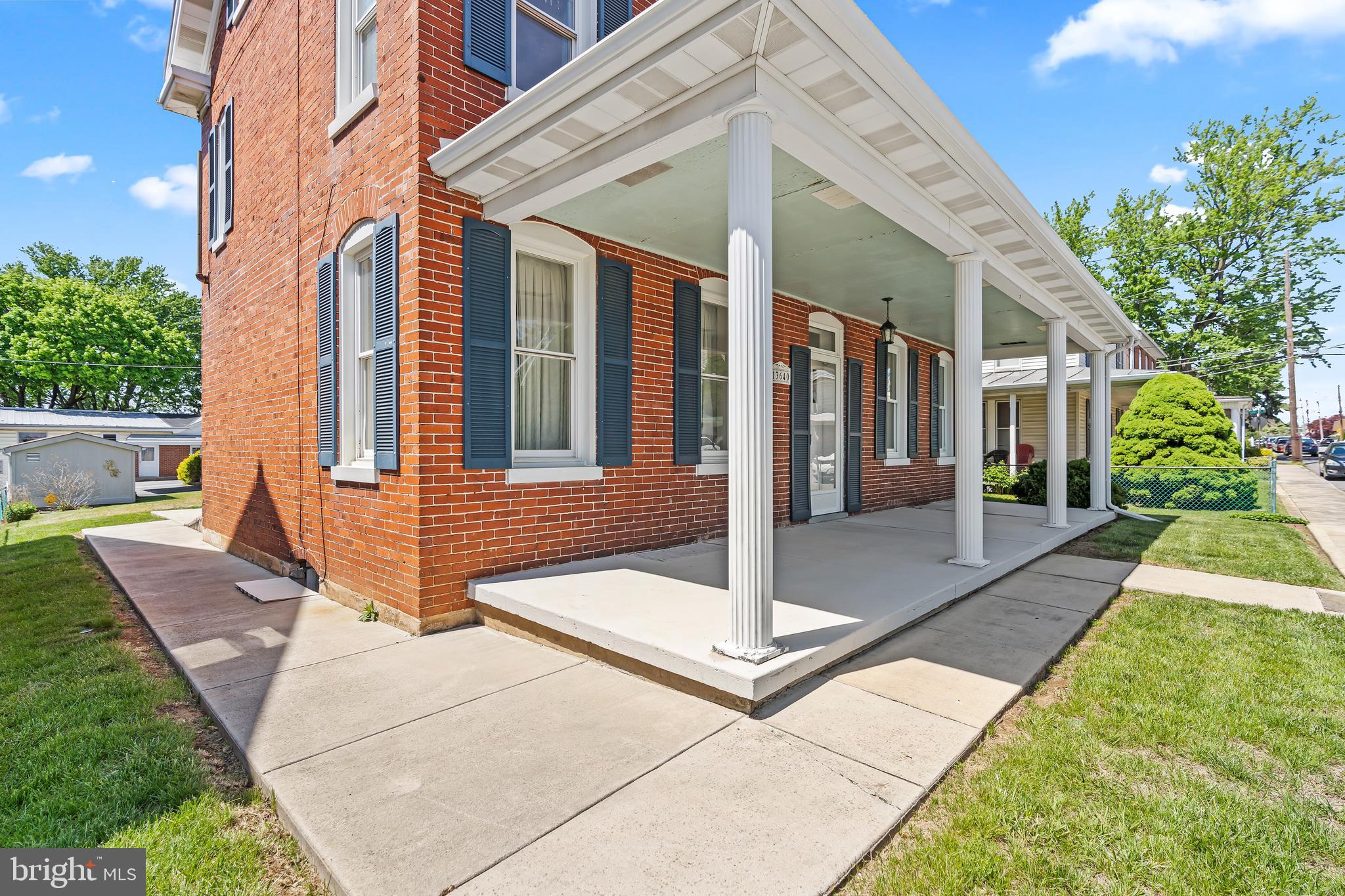 MAUGANSVILLE - Residential