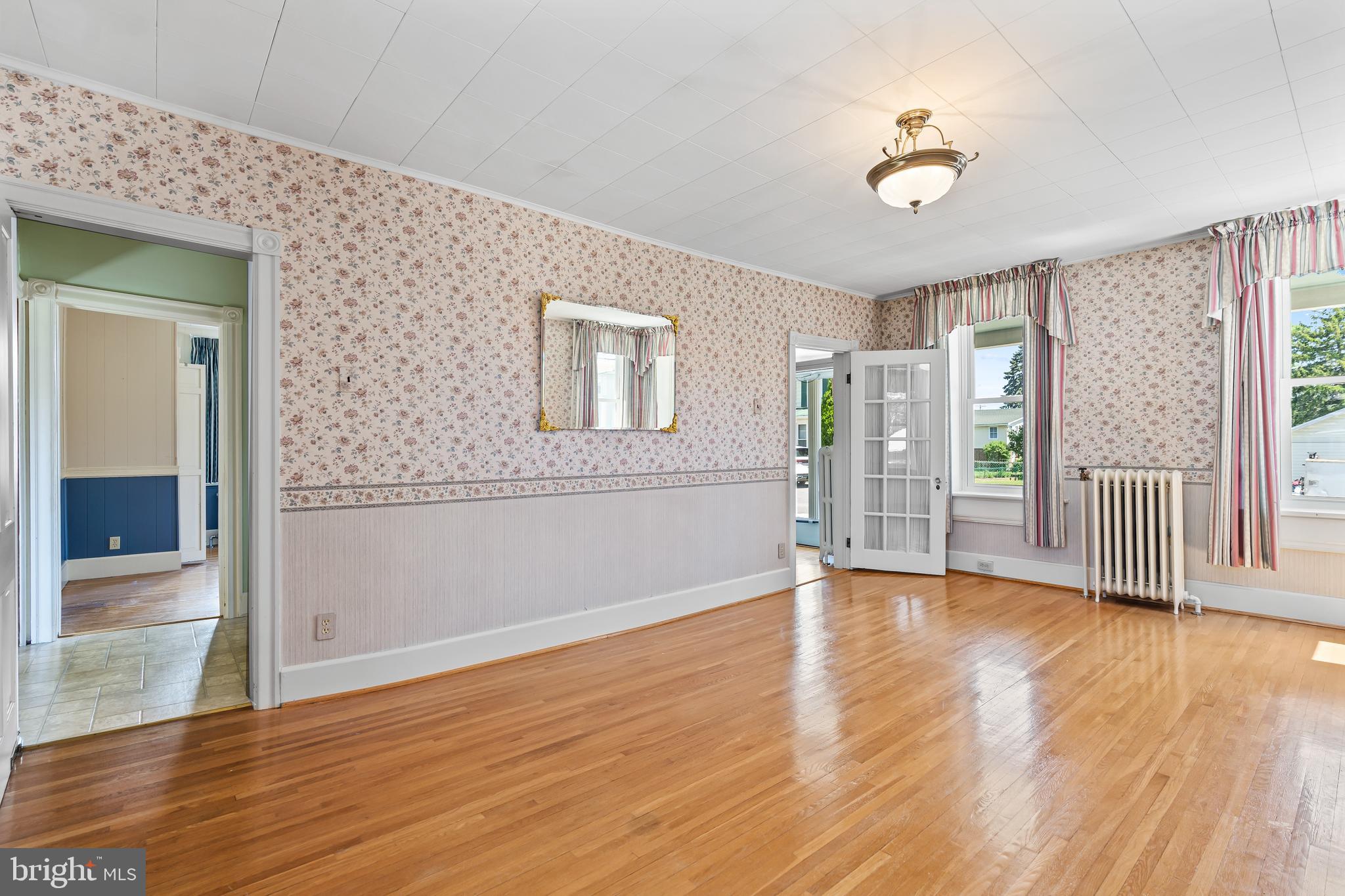 MAUGANSVILLE - Residential