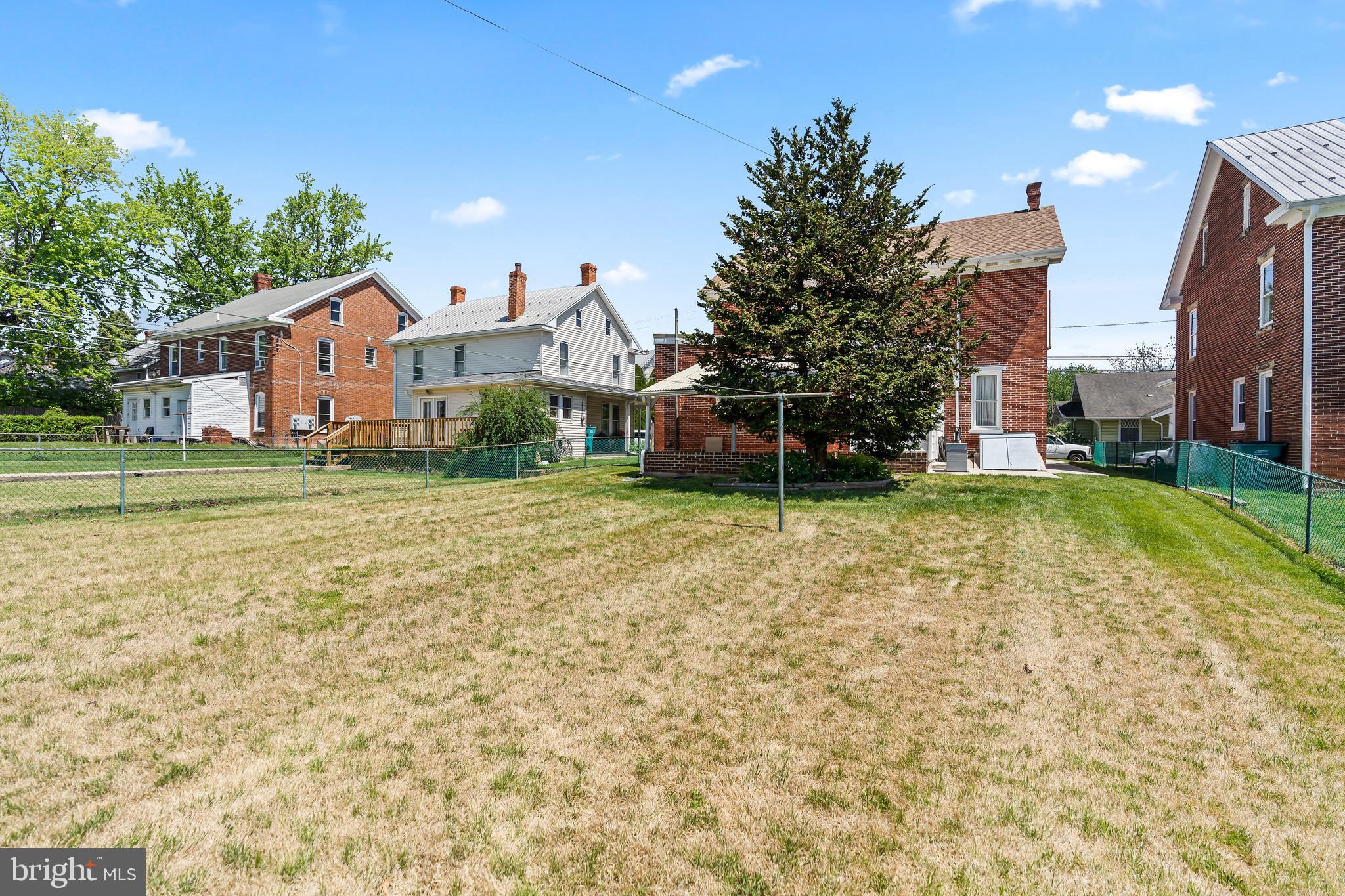 MAUGANSVILLE - Residential