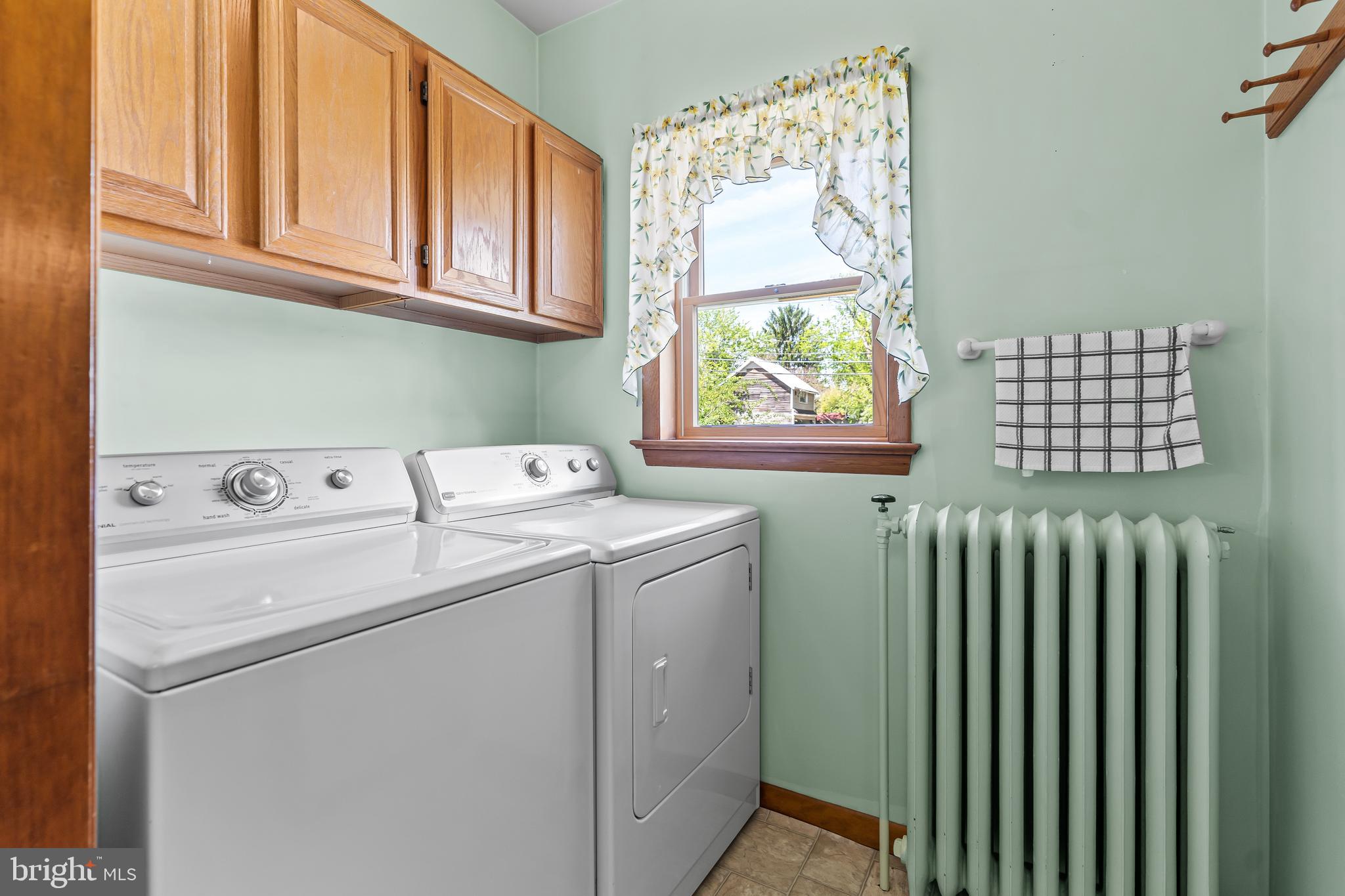 MAUGANSVILLE - Residential