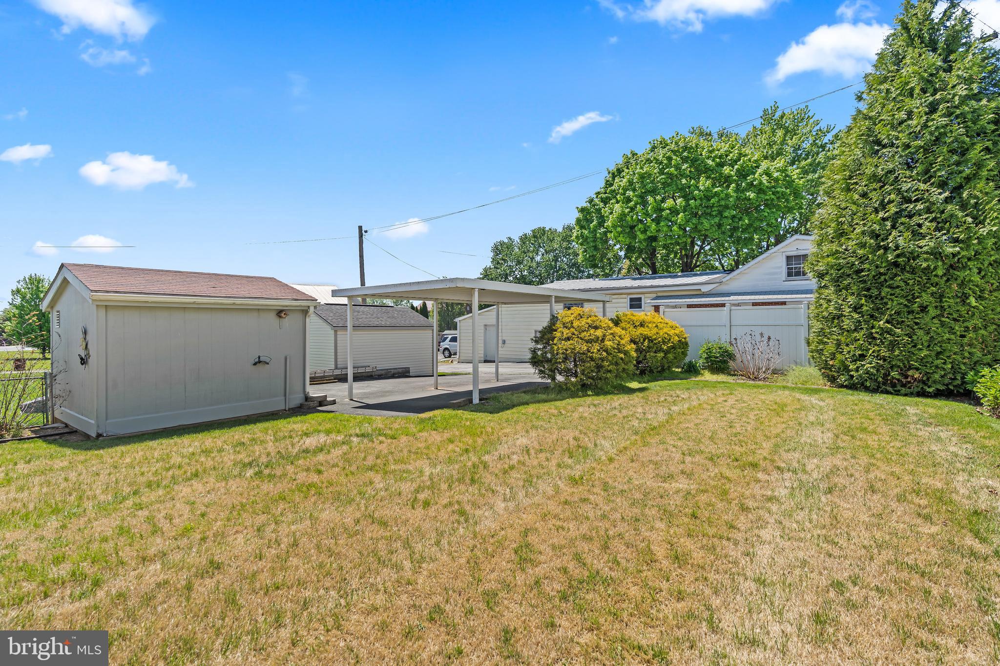MAUGANSVILLE - Residential