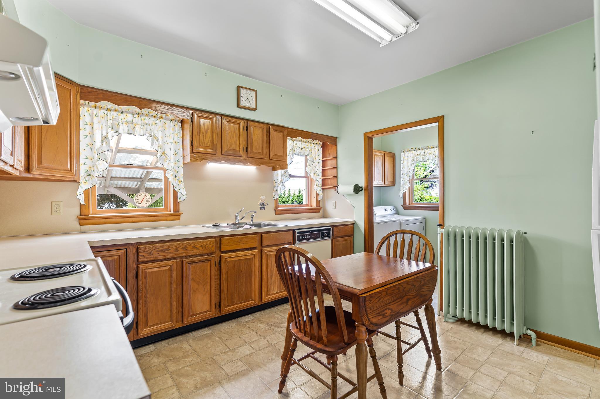 MAUGANSVILLE - Residential