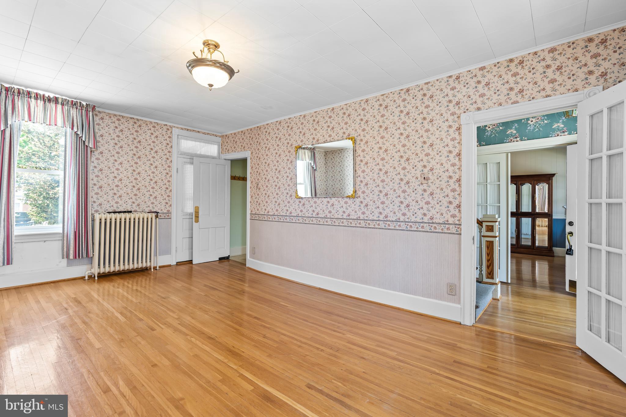 MAUGANSVILLE - Residential