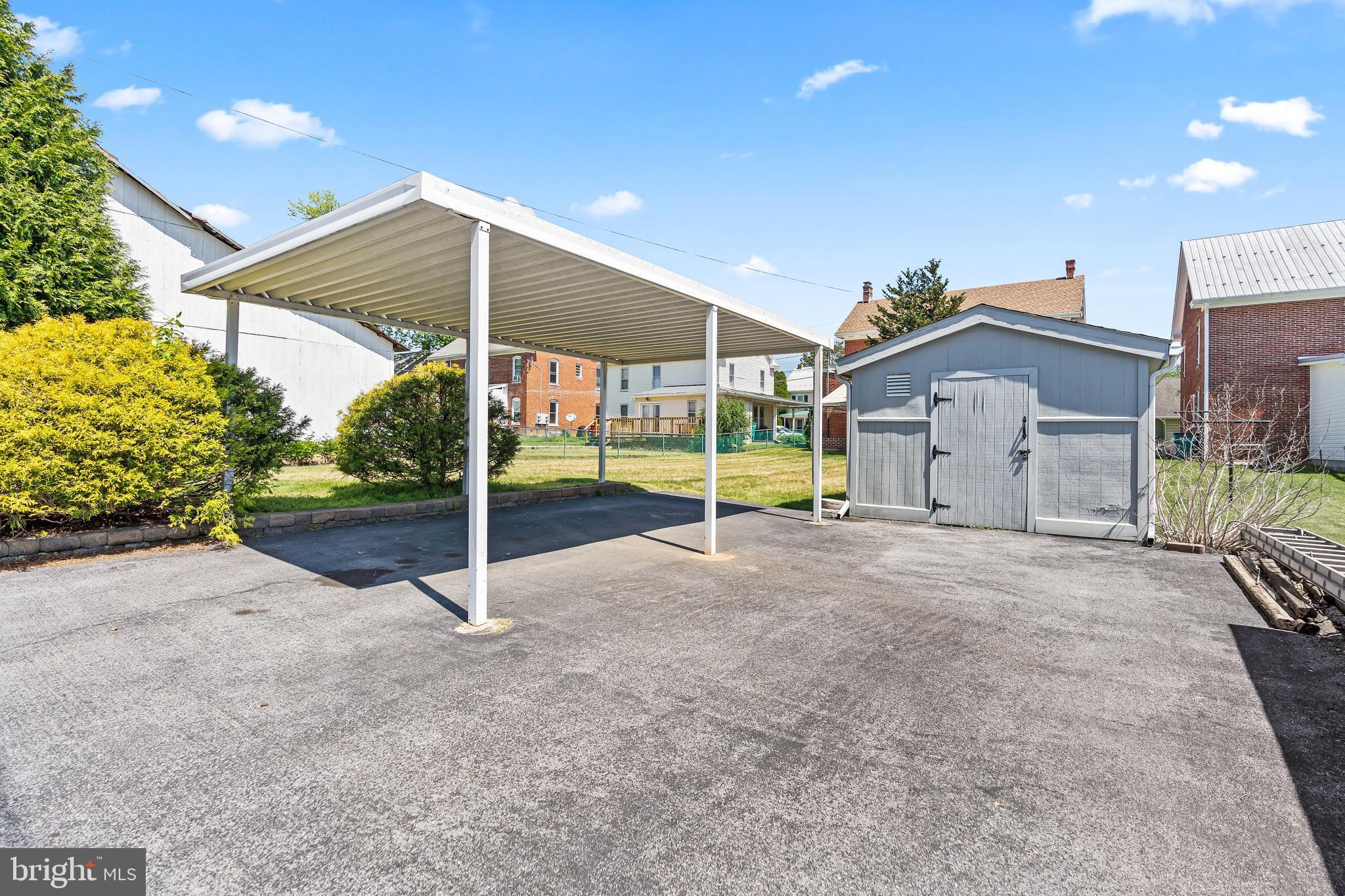 MAUGANSVILLE - Residential