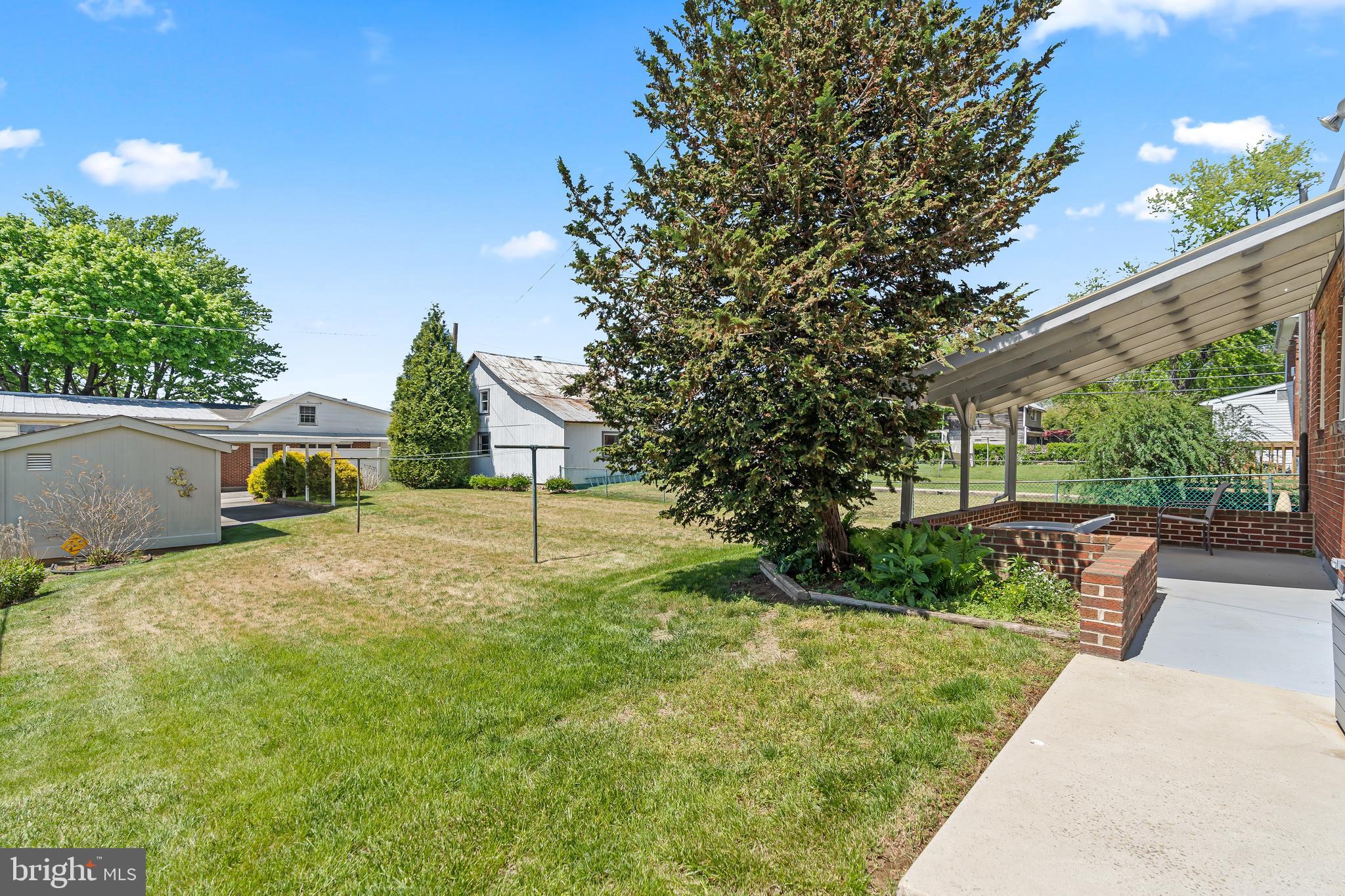 MAUGANSVILLE - Residential