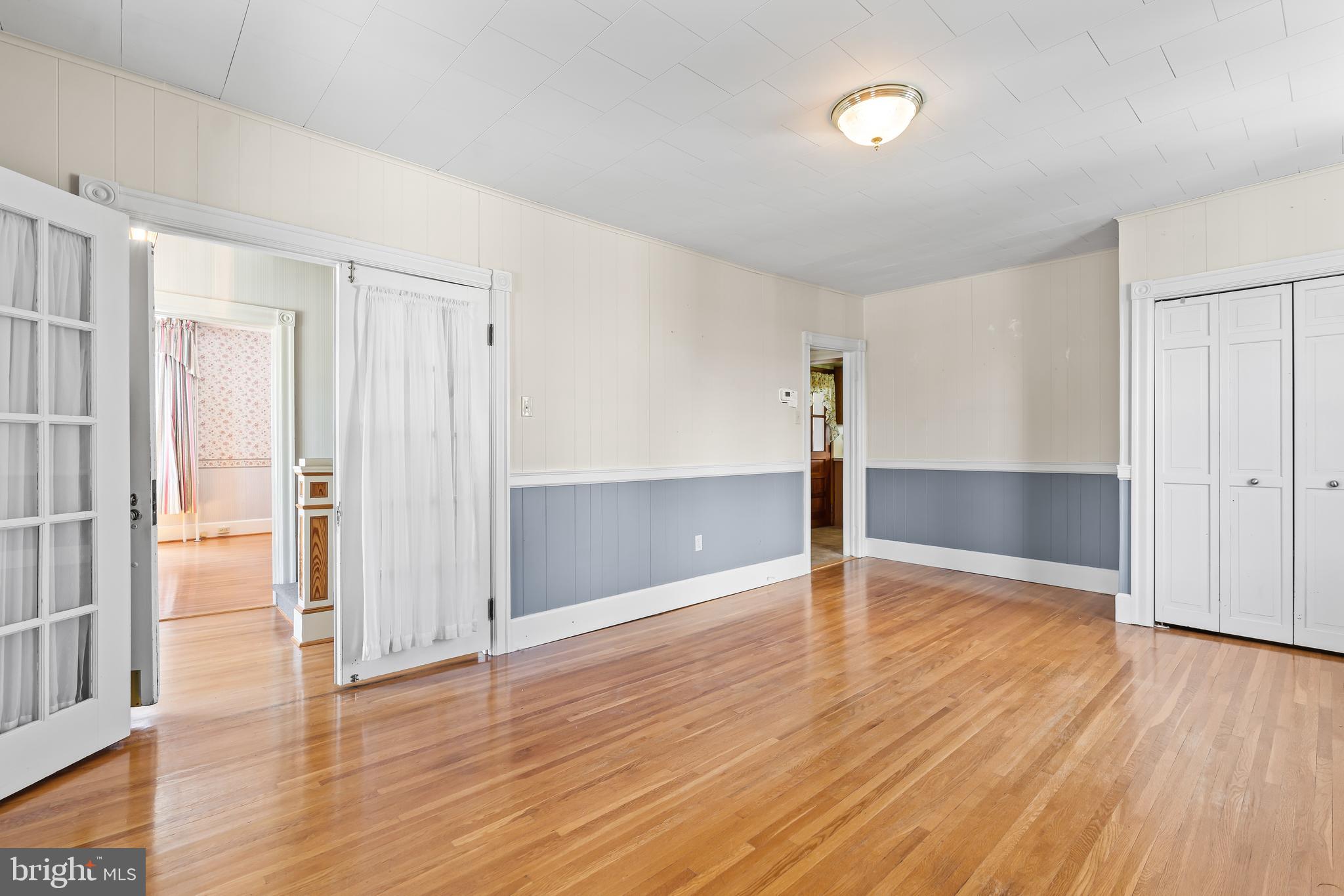 MAUGANSVILLE - Residential