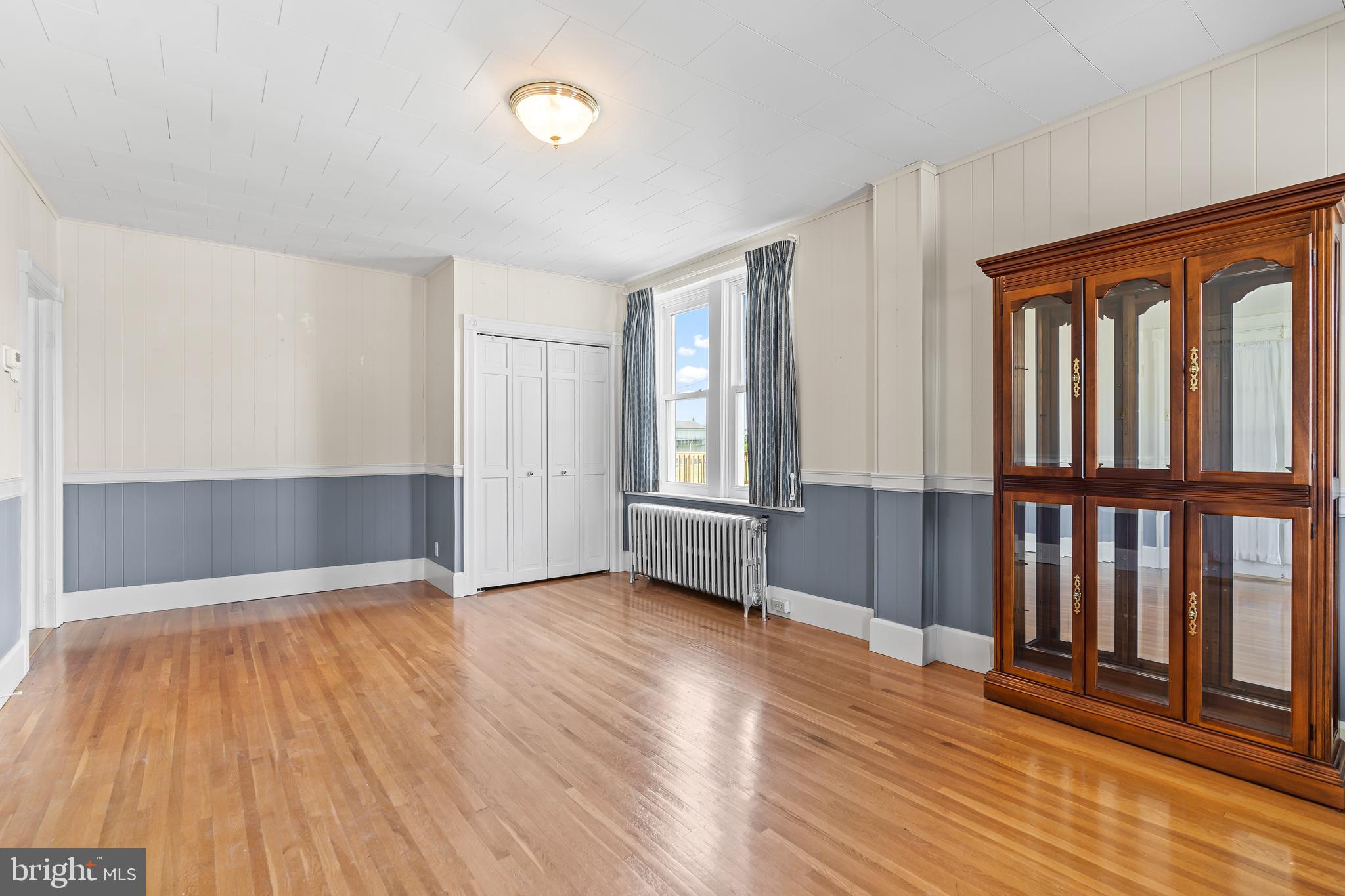 MAUGANSVILLE - Residential