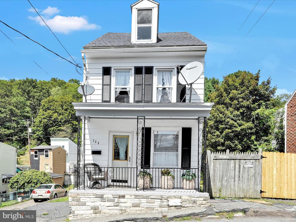 Photo of 125 W Washington Street, SHENANDOAH, PA 17976 (MLS # PASK2022642)