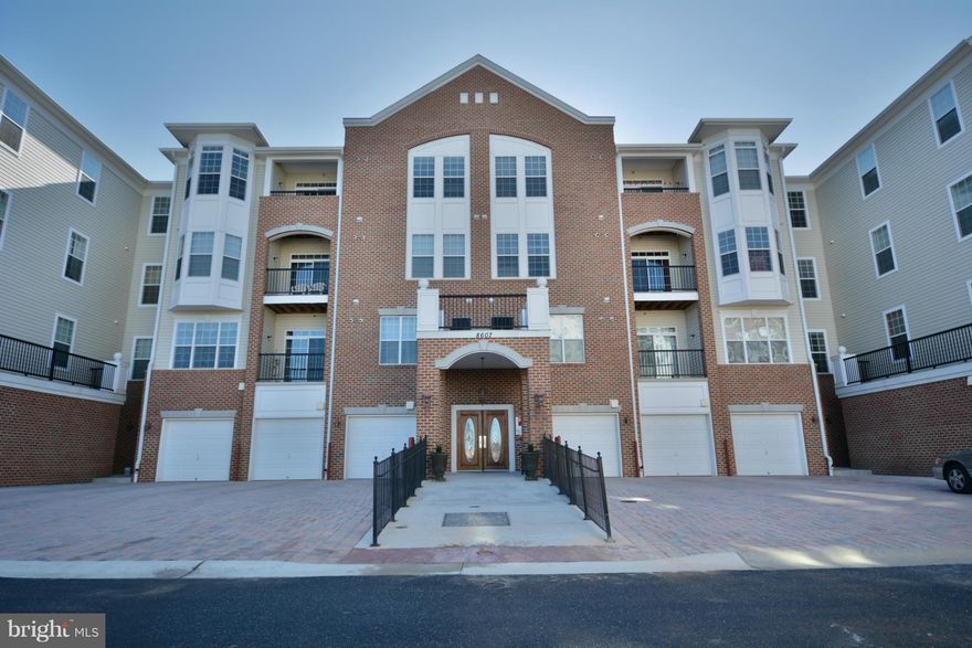 Rare Chestnut Model*Meticulously Maintained*Pride Of Ownership*Sought After Community*Top Floor*Corner Unit*Added Windows For Views Of Wooded  Sanctuary*Inside Garage Unit*Grand Living/Din Area*Stainless Appliances*Ceramic Flooring*42In Cabinetry*Office Nook*Under Cab Lighting*Add*Sun Room* French Doors*Master Bdrm Trey Ceilings*Glass Shower Doors*Double Vanity*Ceramics*A True Pleasure To Show*