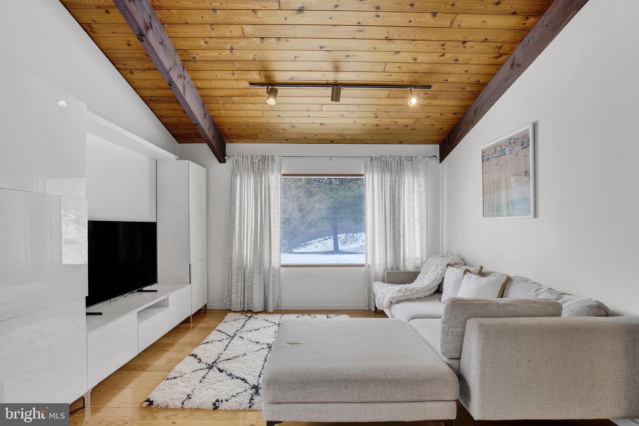 HANOVER HUNT - Residential