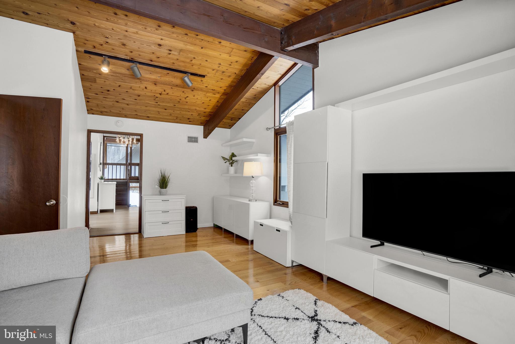 HANOVER HUNT - Residential