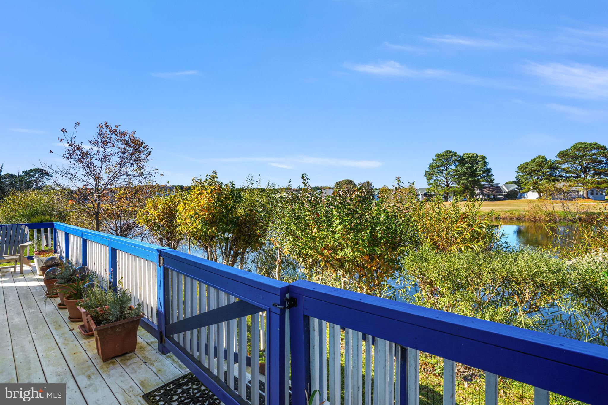 CAPTAIN'S COVE - Residential