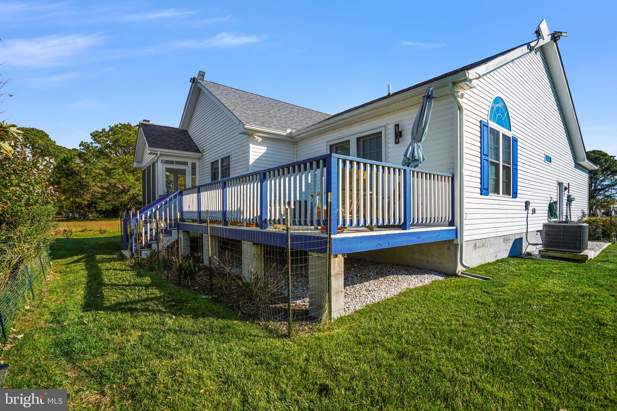 CAPTAIN'S COVE - Residential