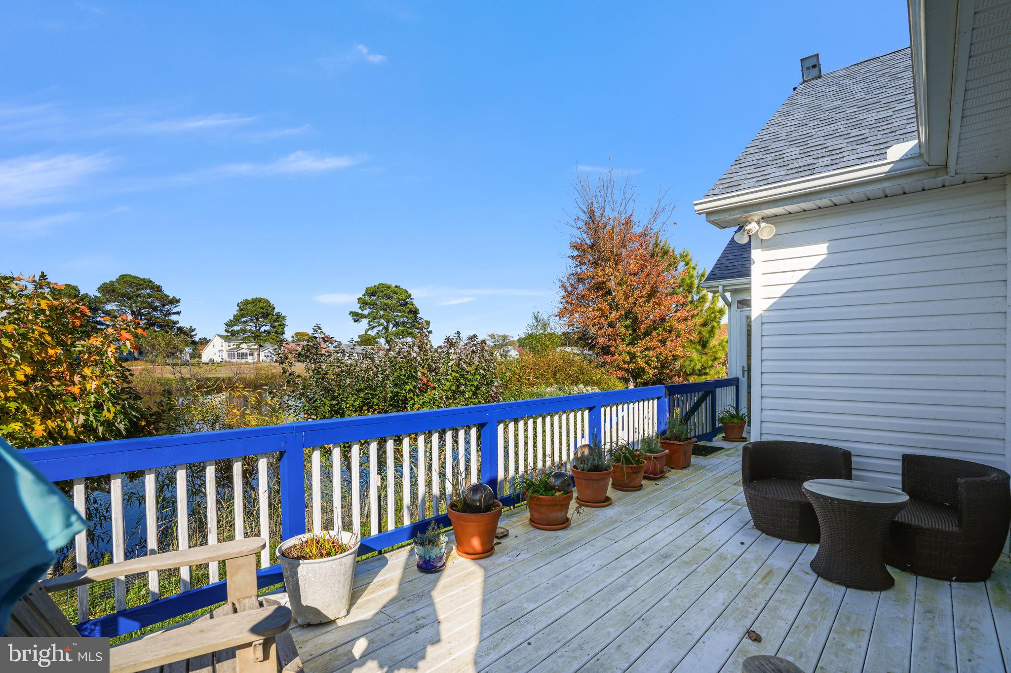 CAPTAIN'S COVE - Residential