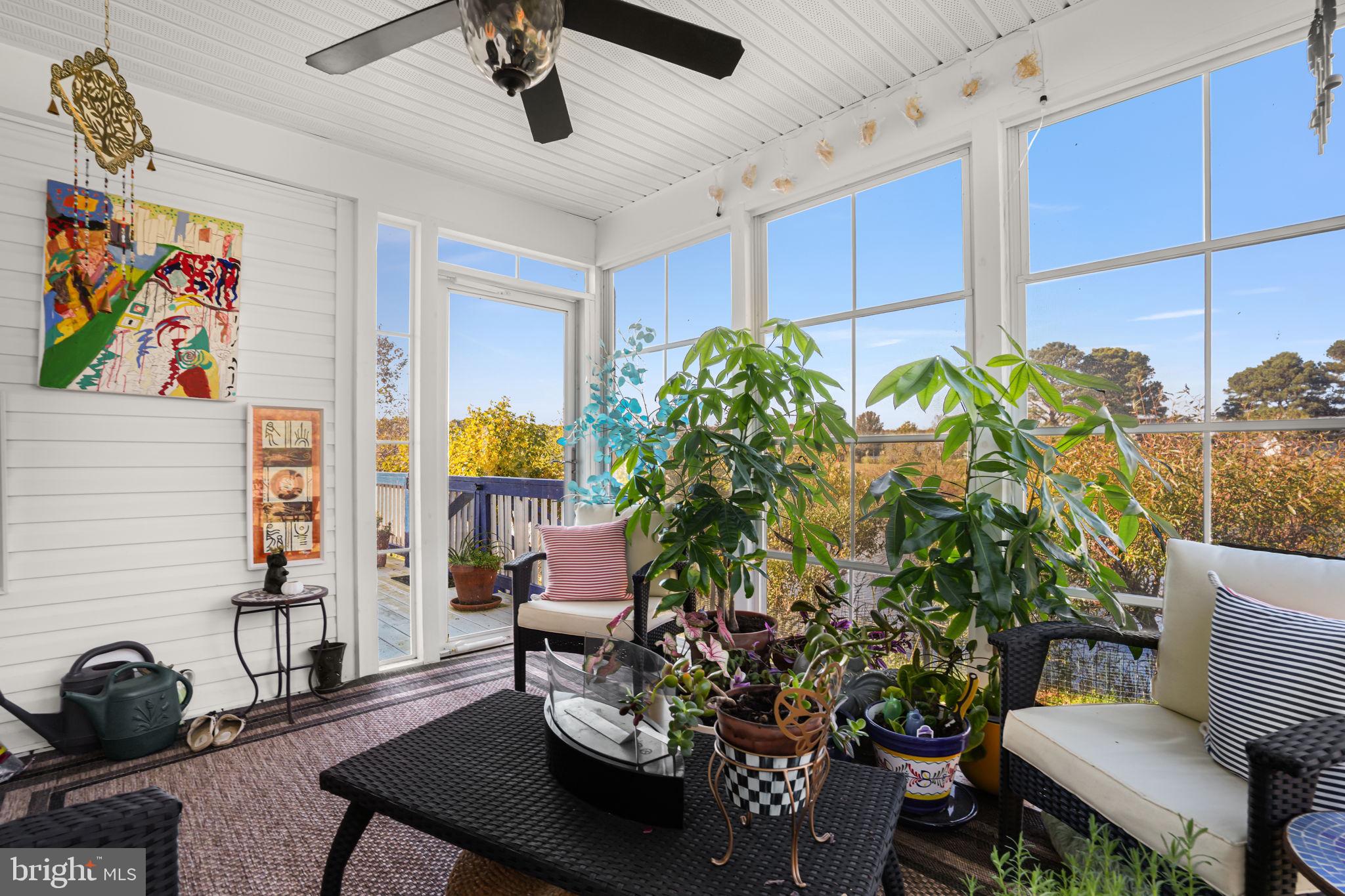 CAPTAIN'S COVE - Residential