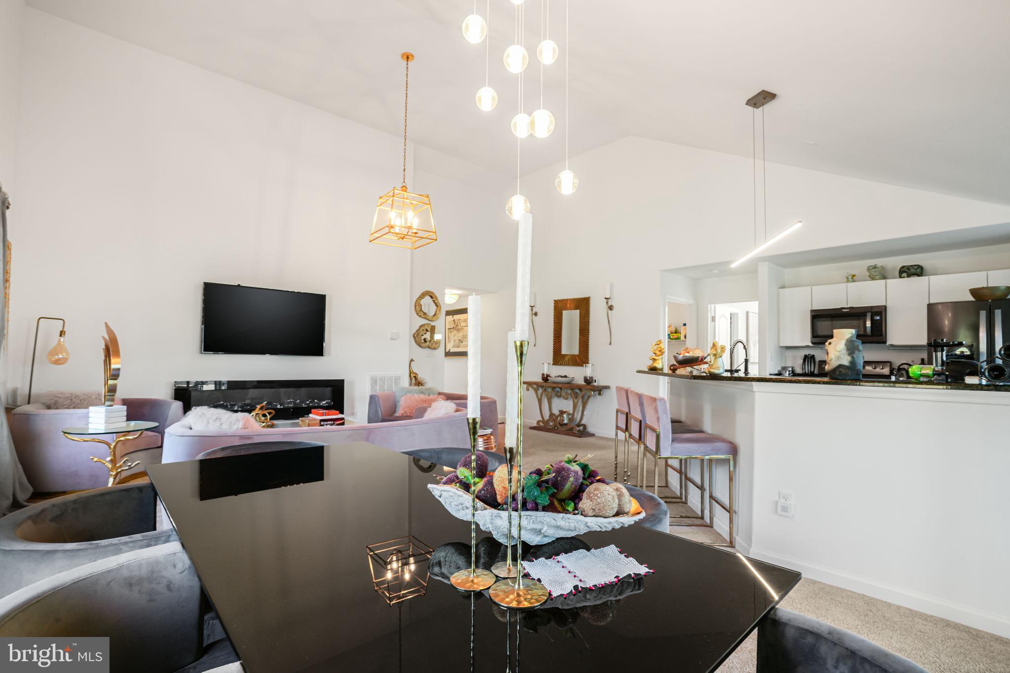 CAPTAIN'S COVE - Residential