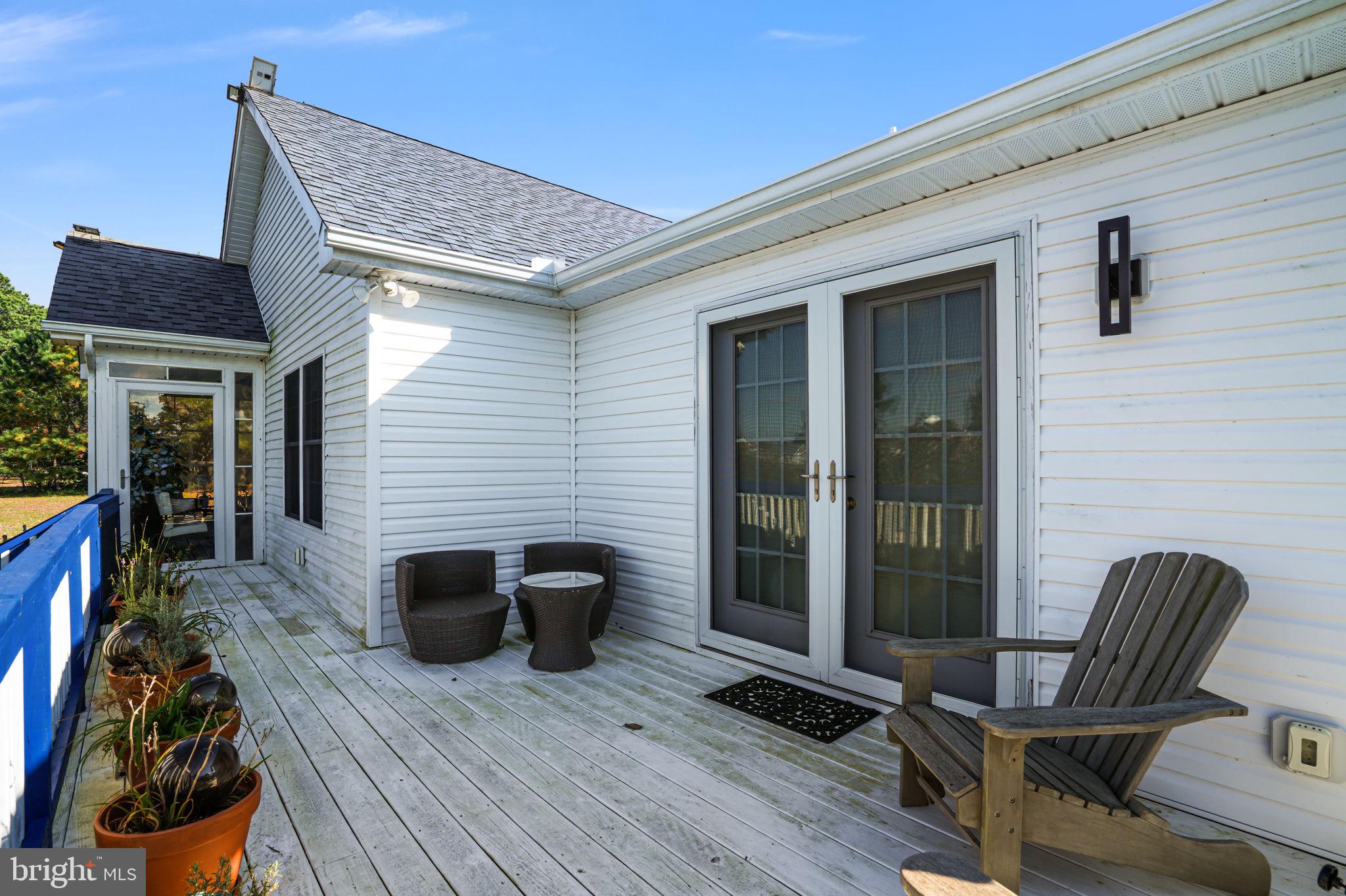 CAPTAIN'S COVE - Residential