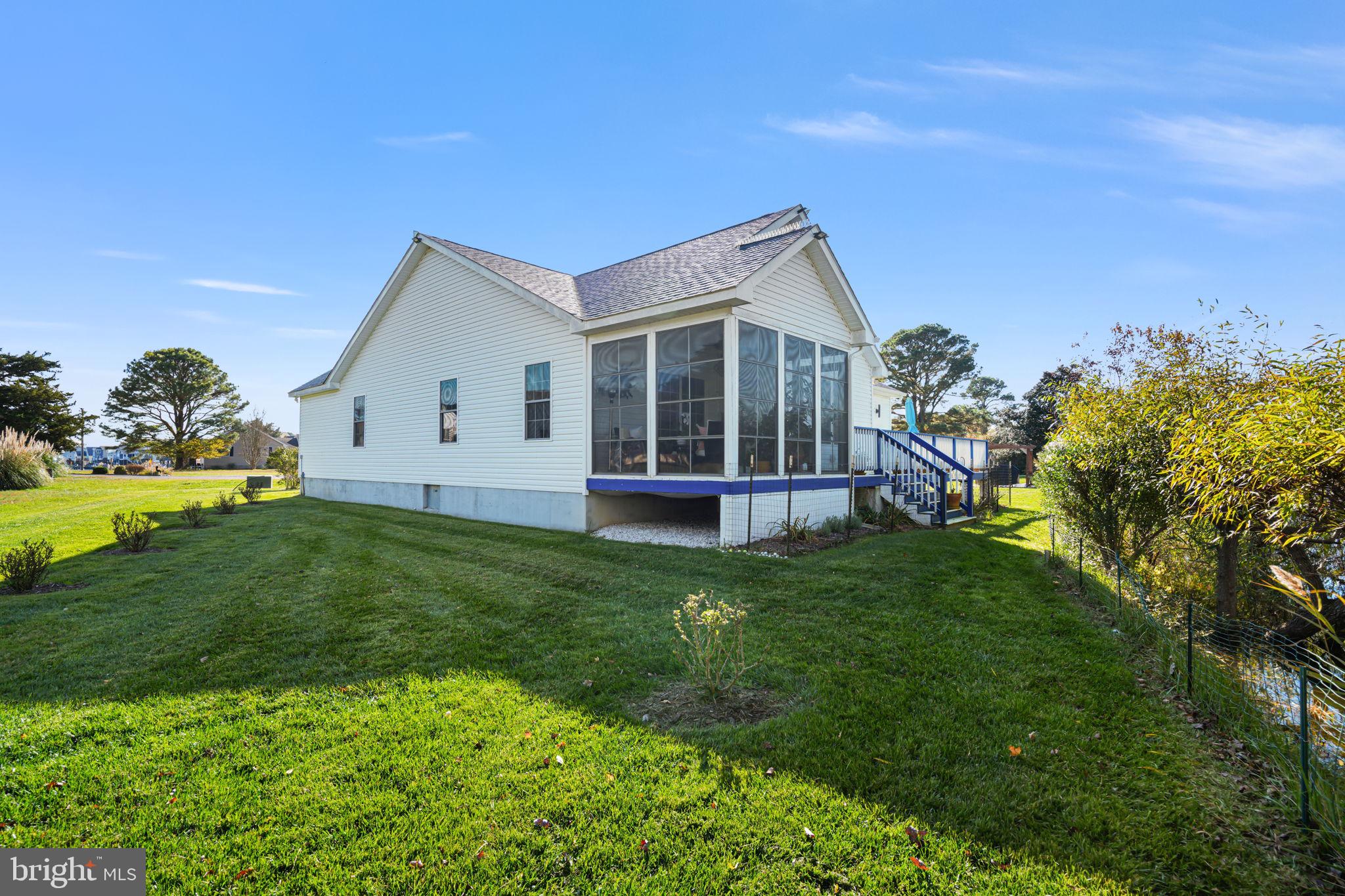 CAPTAIN'S COVE - Residential