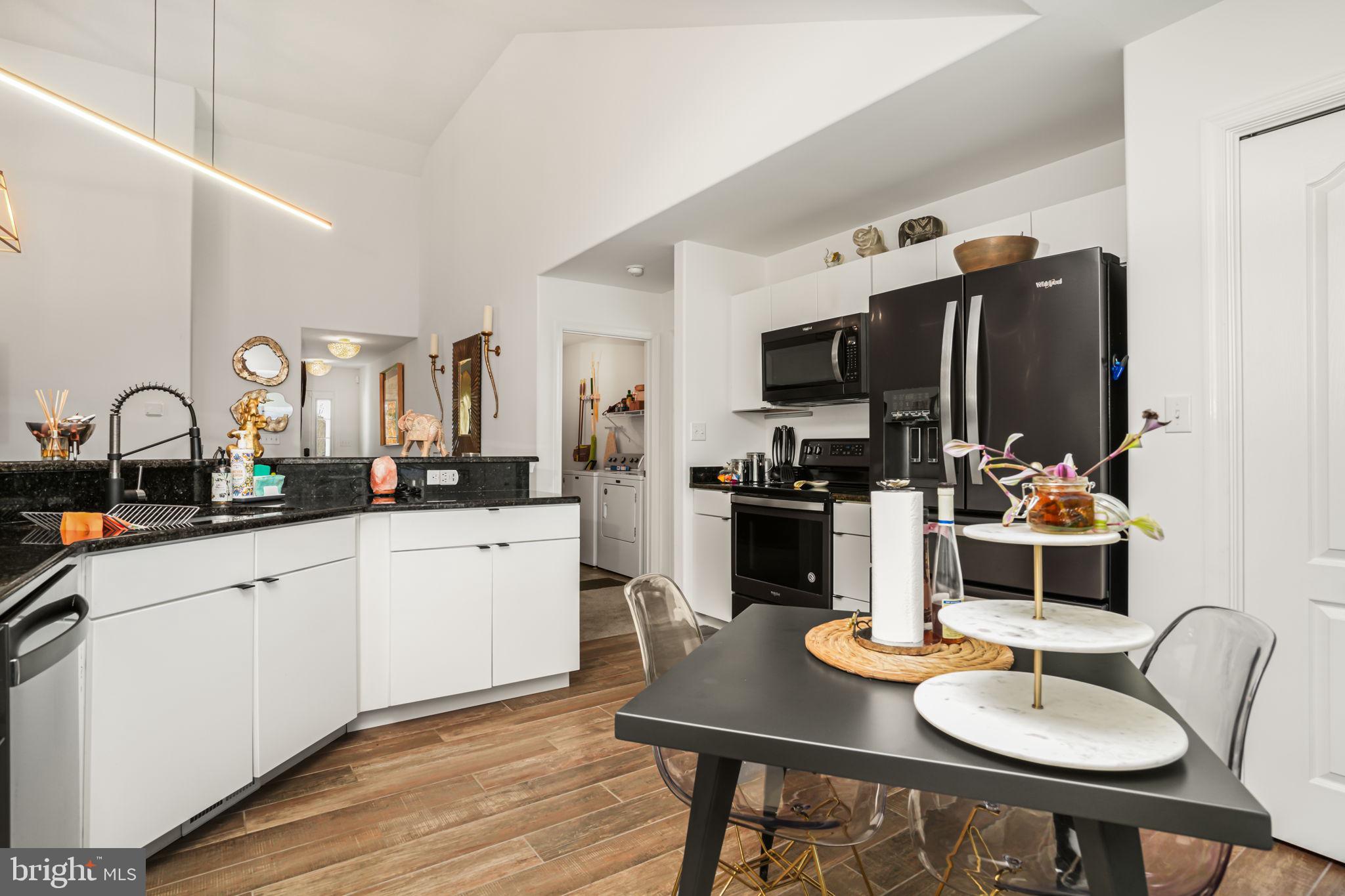 CAPTAIN'S COVE - Residential