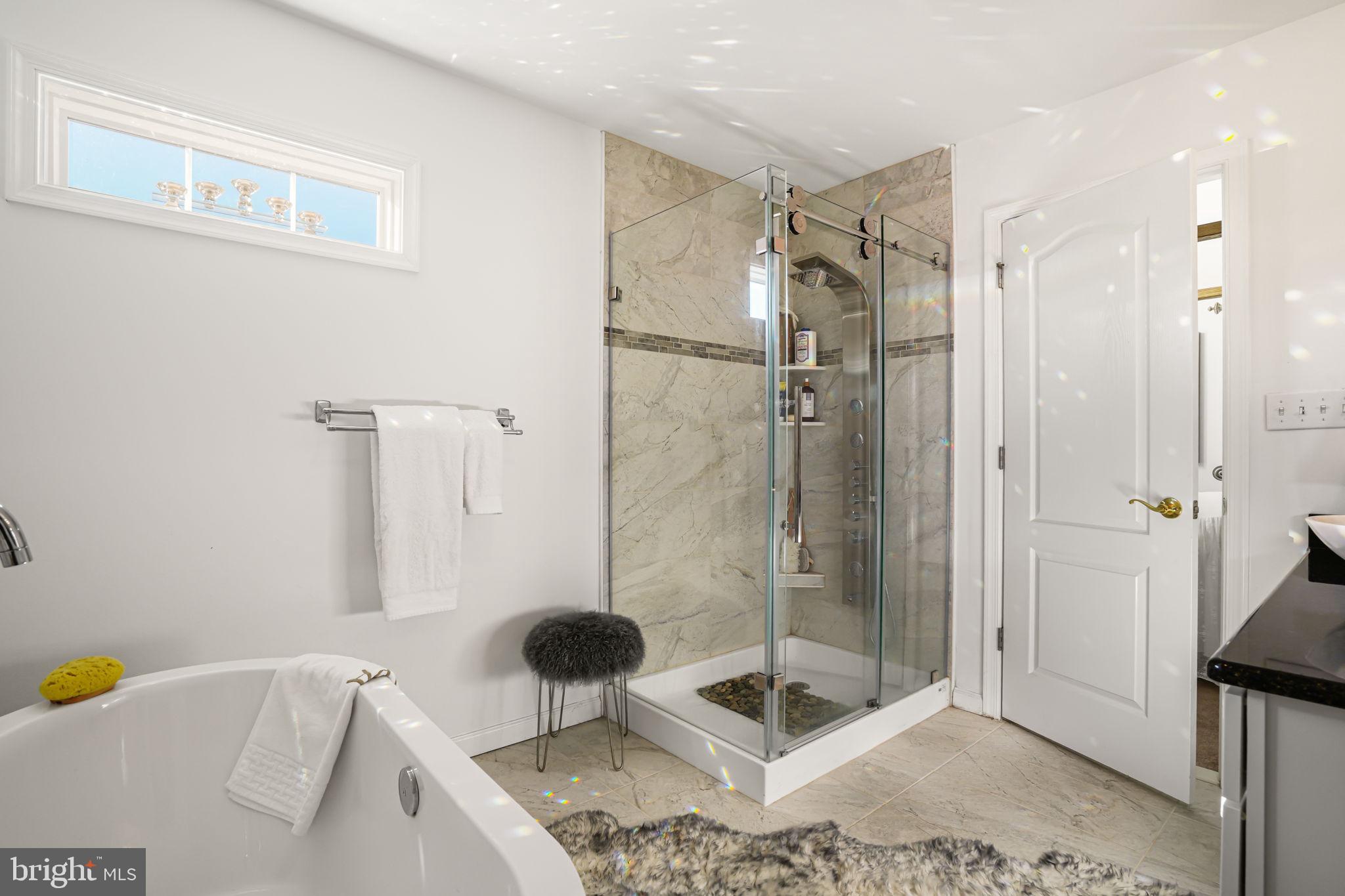 CAPTAIN'S COVE - Residential