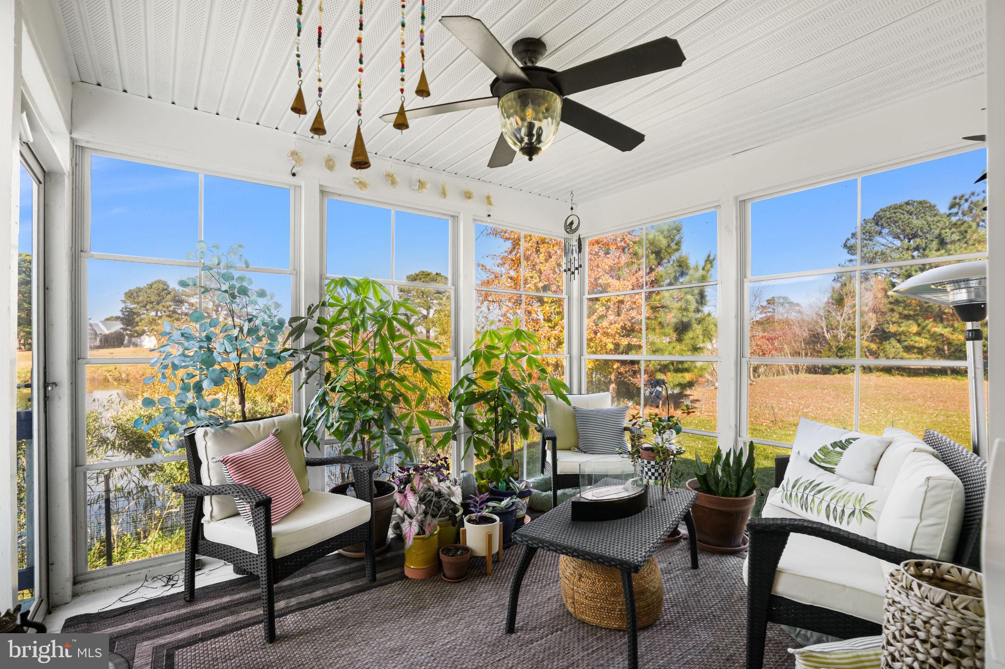 CAPTAIN'S COVE - Residential