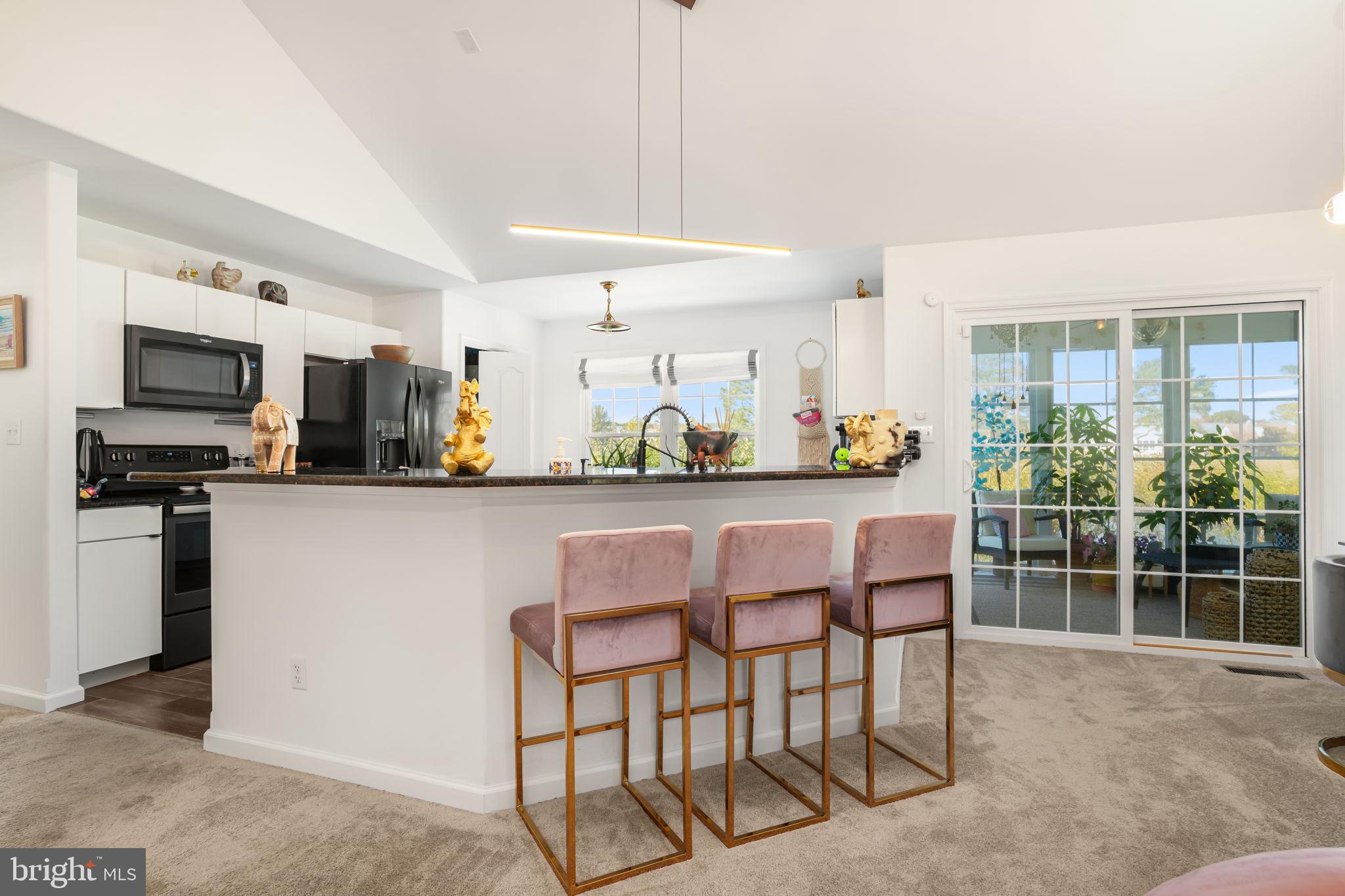 CAPTAIN'S COVE - Residential