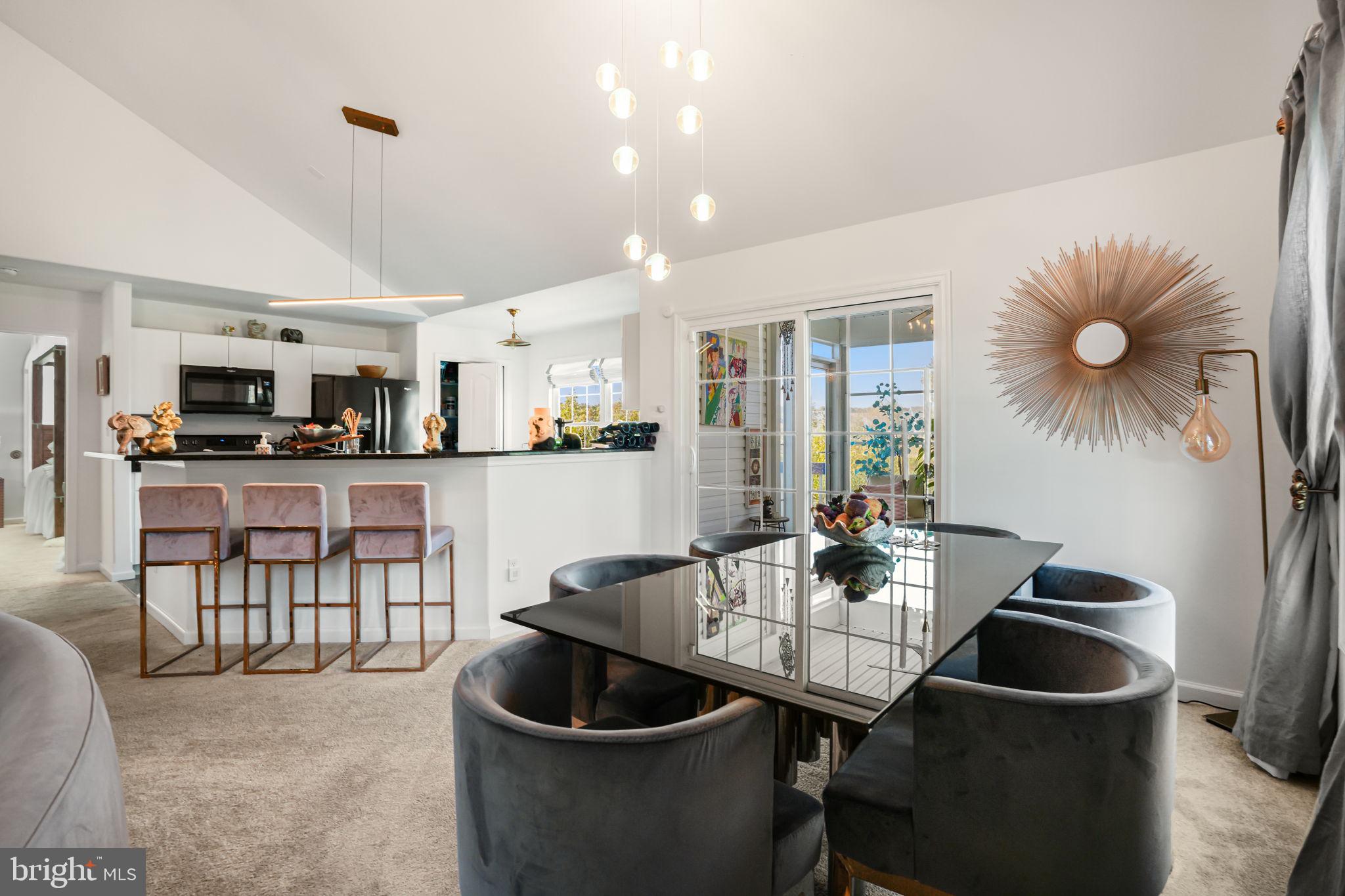 CAPTAIN'S COVE - Residential