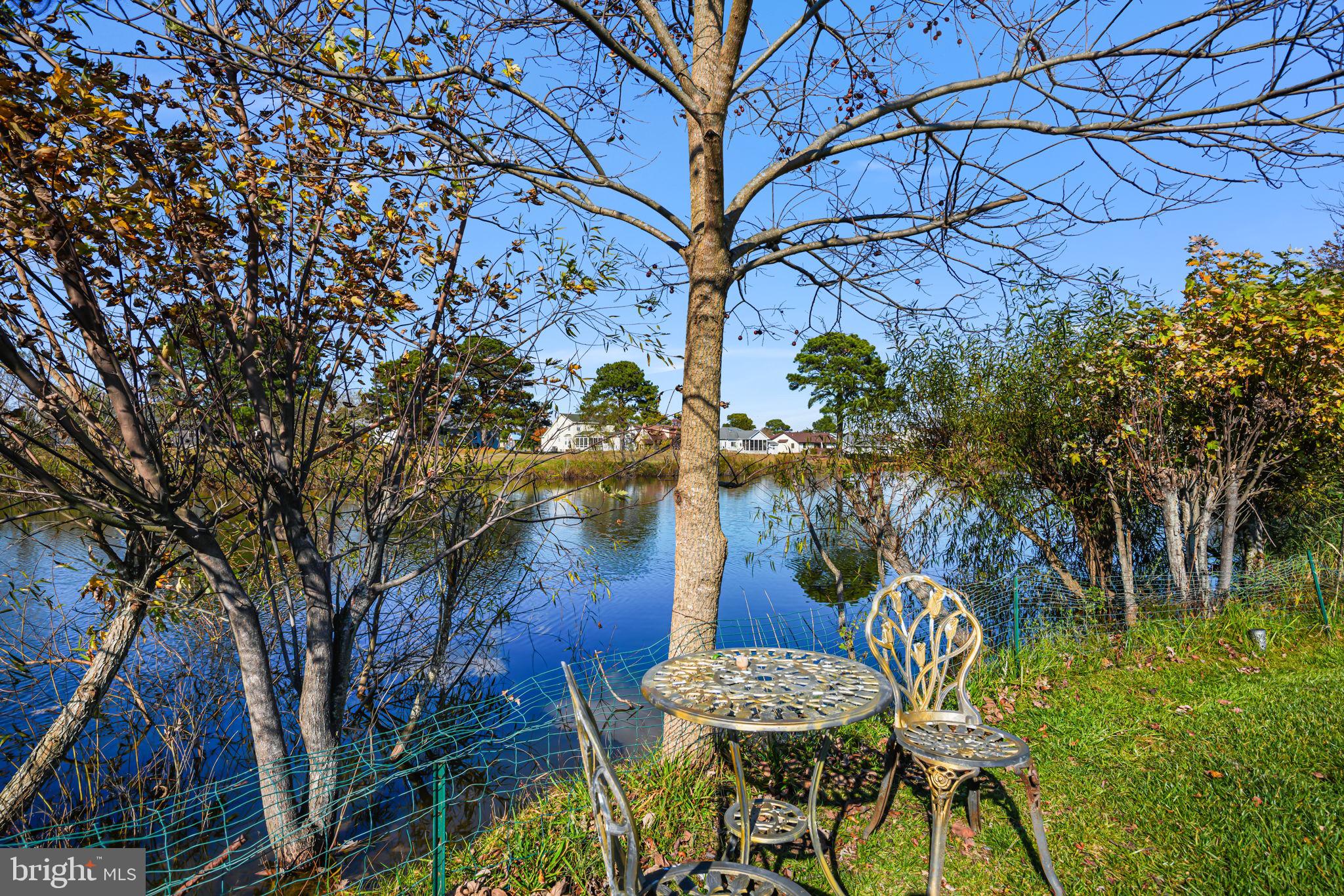 CAPTAIN'S COVE - Residential
