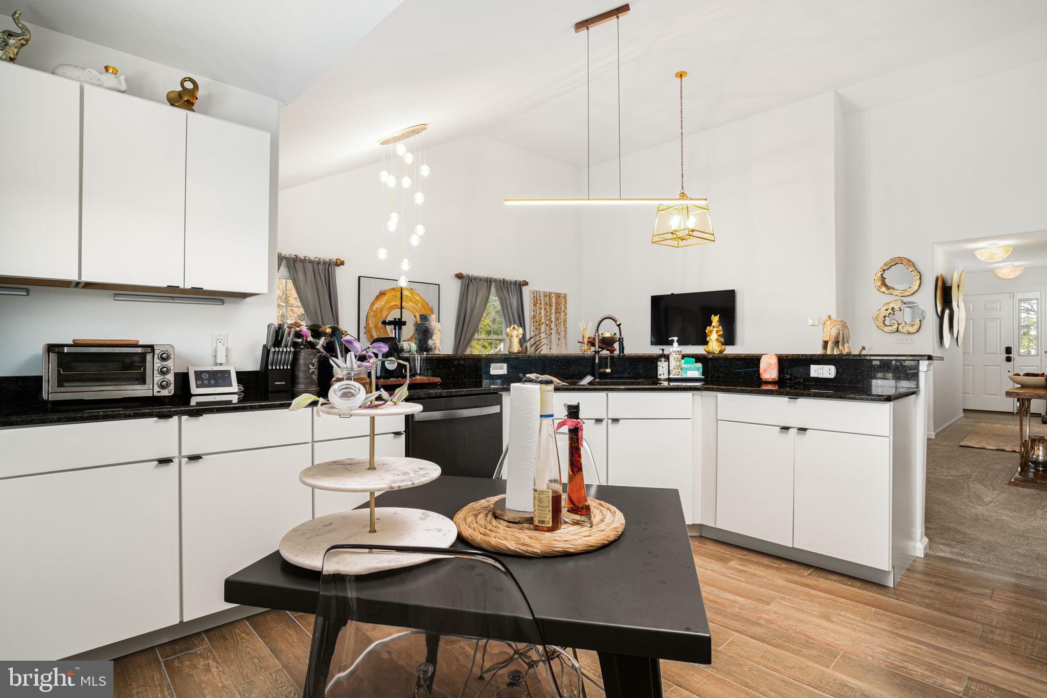 CAPTAIN'S COVE - Residential