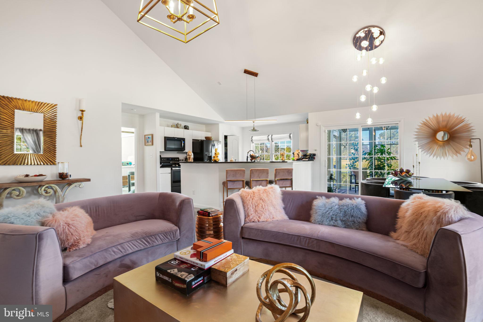 CAPTAIN'S COVE - Residential