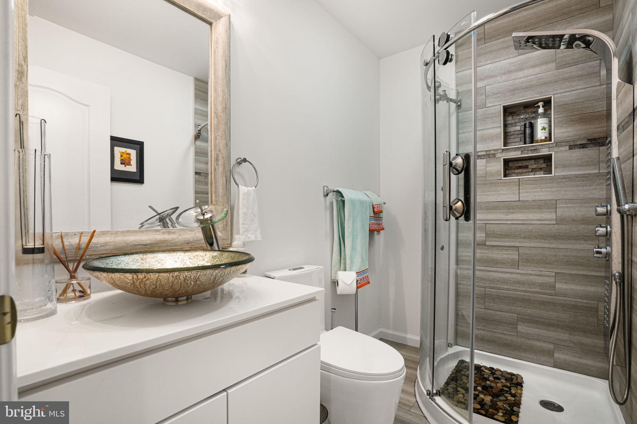 CAPTAIN'S COVE - Residential